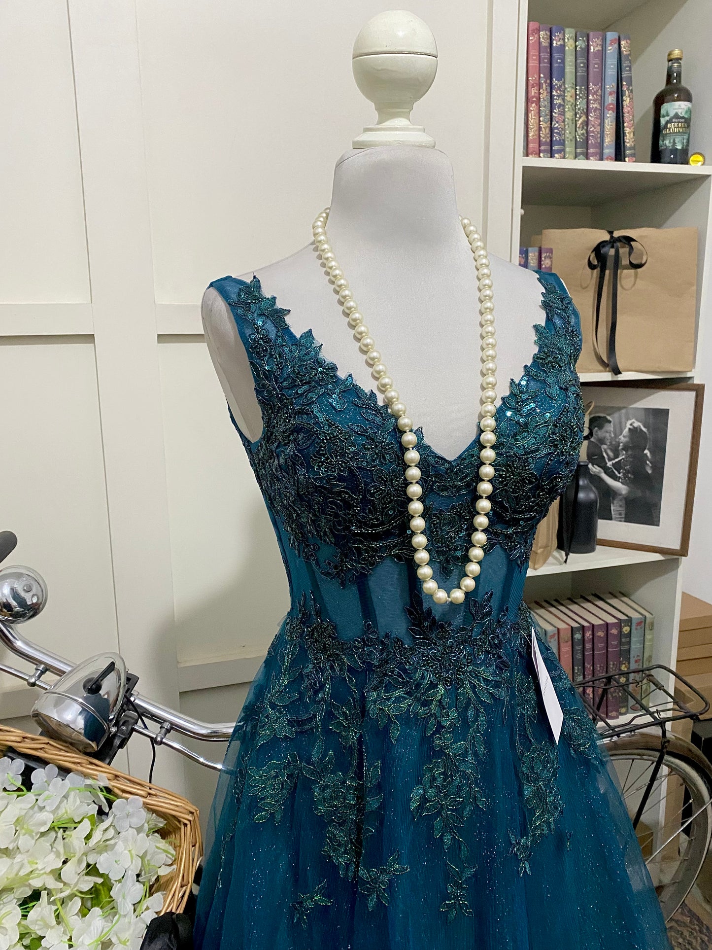 Briana, vestido largo línea A verde oscuro tirantes