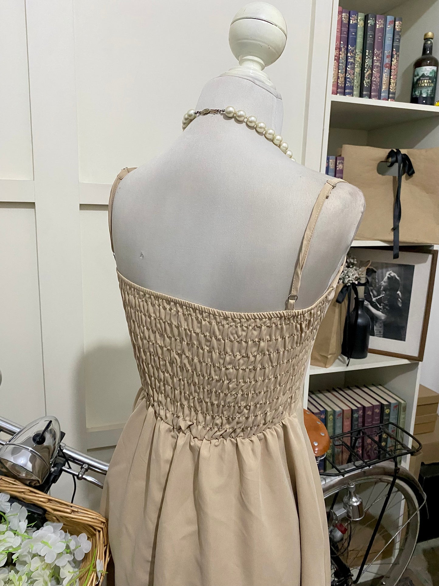 Saray, vestido midi línea A albaricoque tirantes
