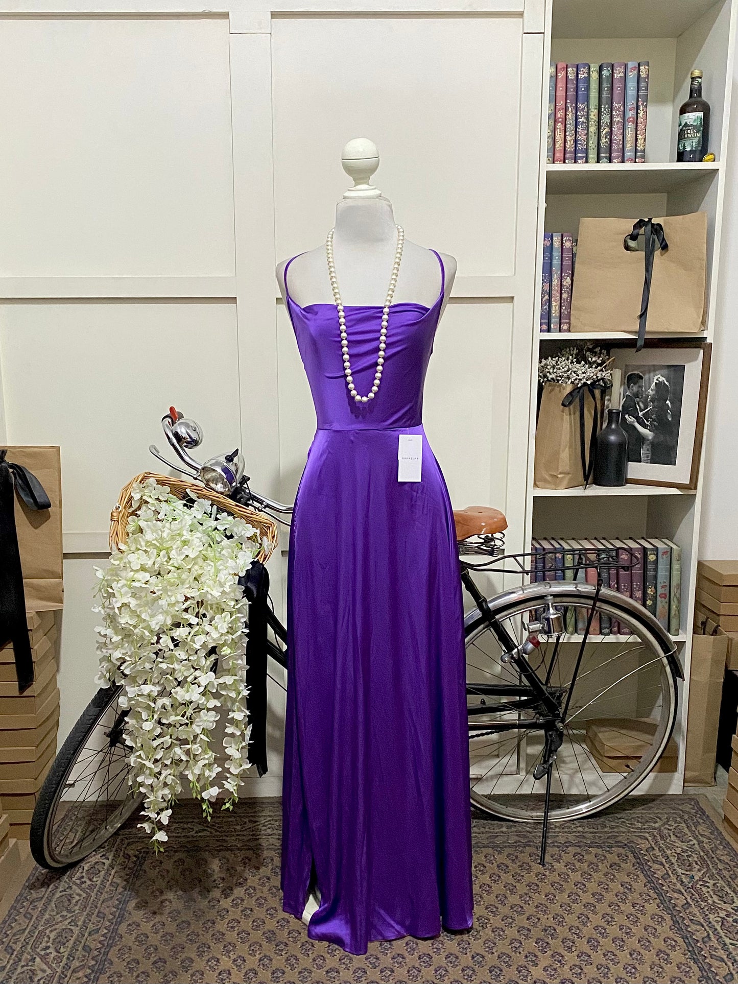 Schedewska, vestido largo línea A violeta tirantes