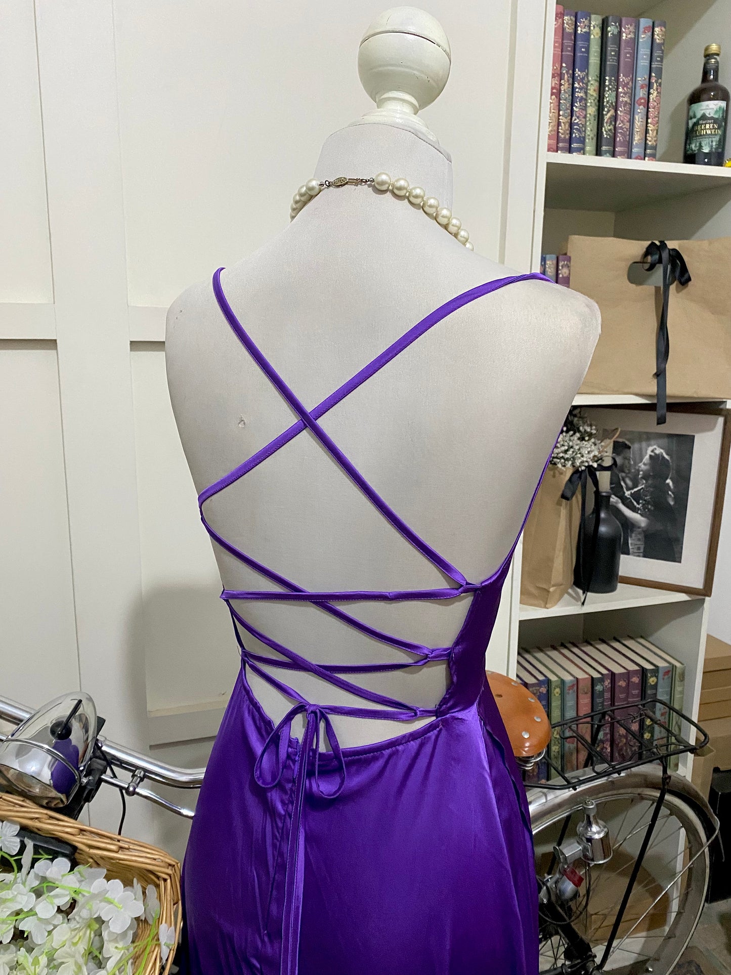 Schedewska, vestido largo línea A violeta tirantes