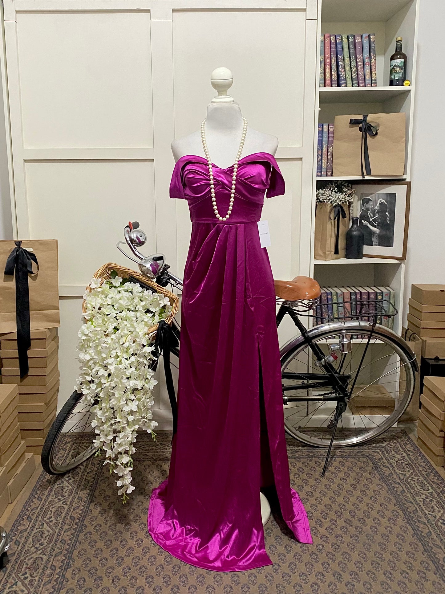 Vestido largo ajustado fucsia hombros descubiertos manga caída