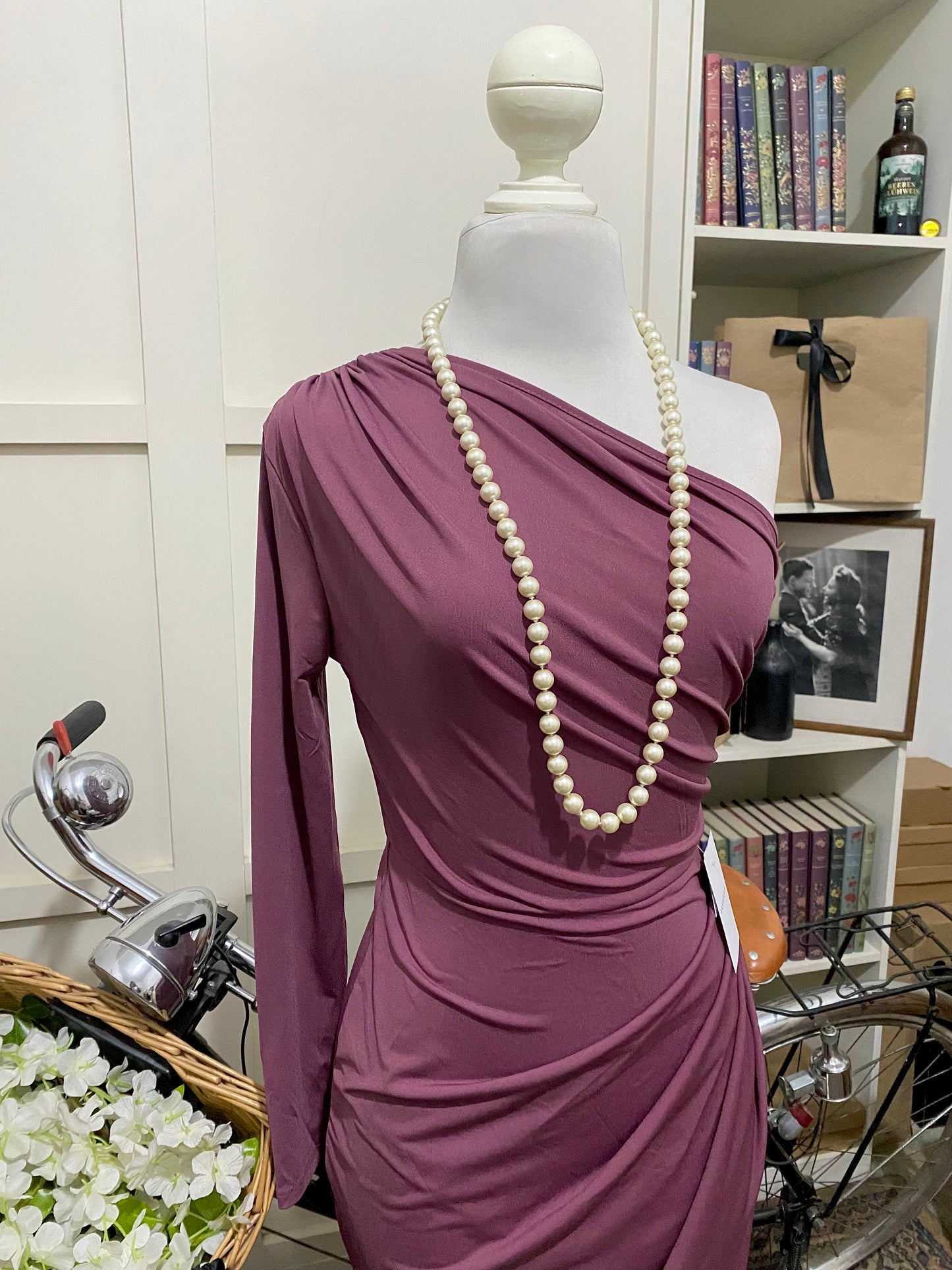 Vestido largo ajustado rosa vieja una manga larga
