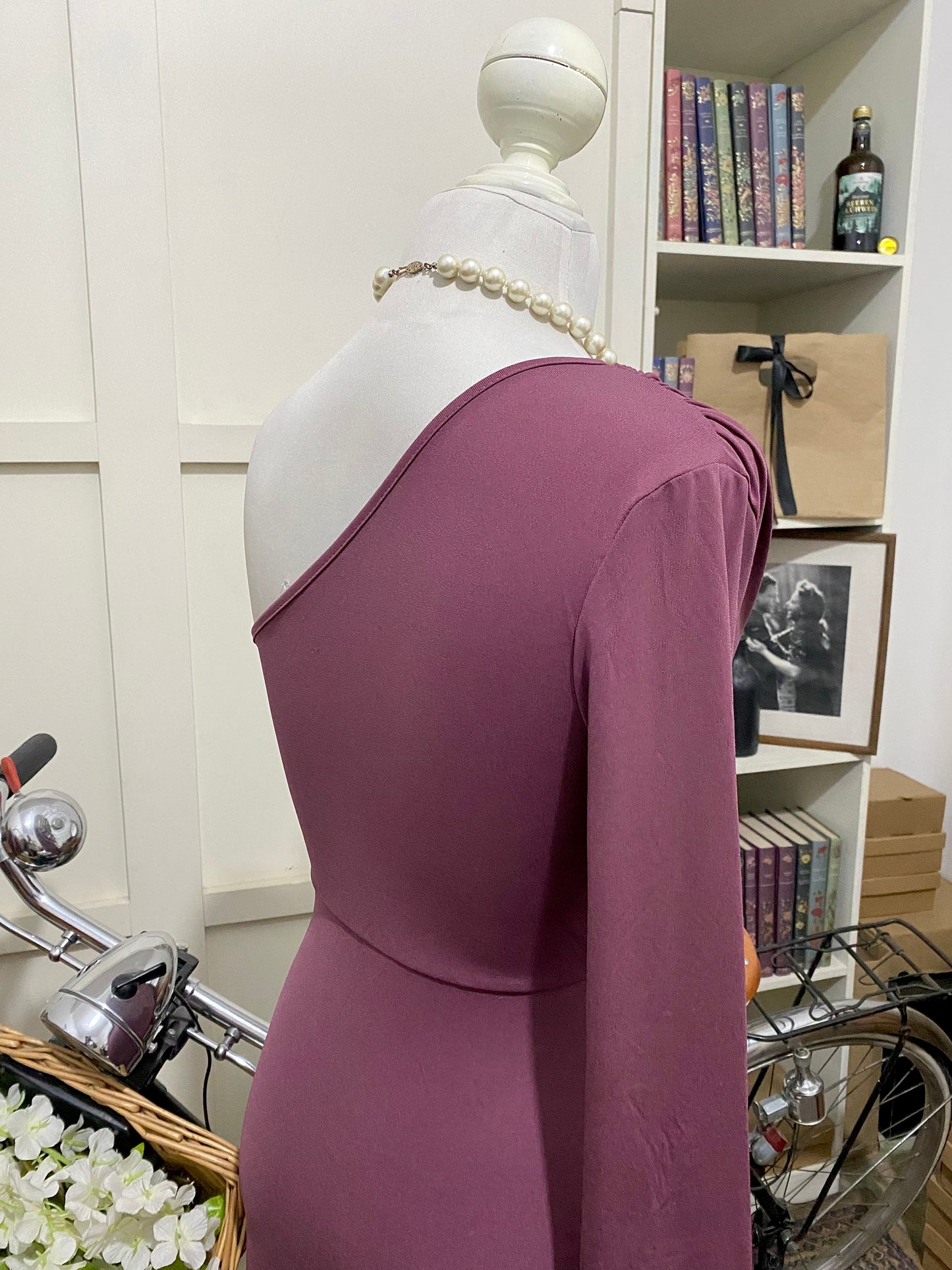 Vestido largo ajustado rosa vieja una manga larga