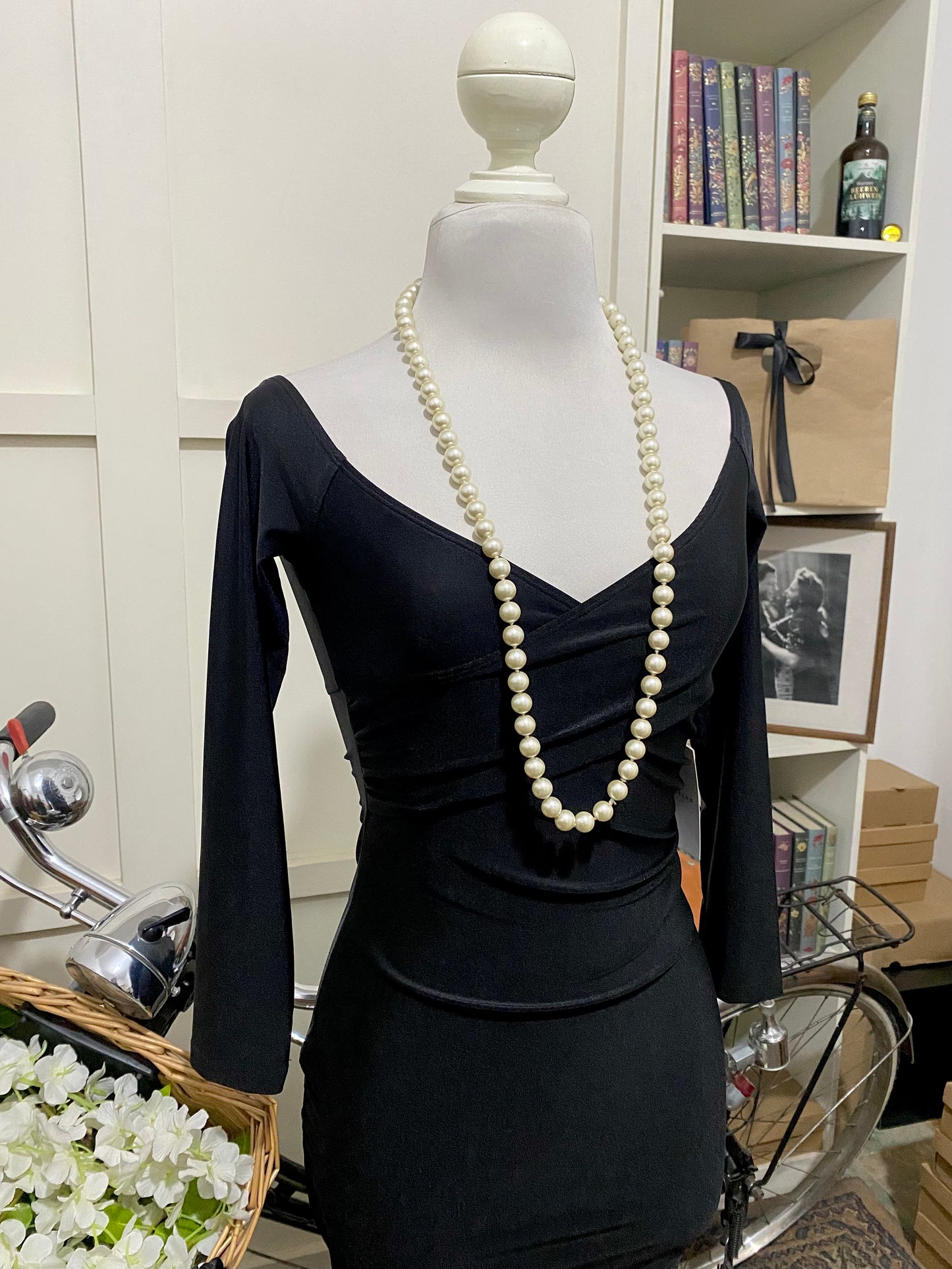 Vestido midi ajustado negro manga larga