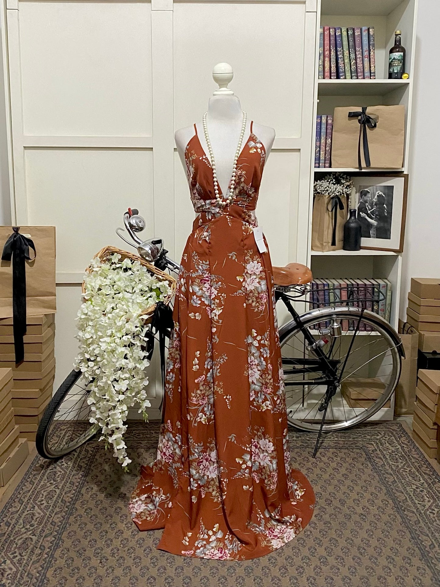 Vestido largo línea A óxido marrón flores tirantes