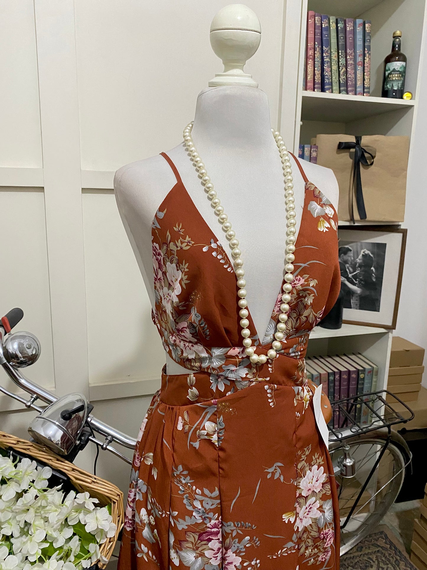 Vestido largo línea A óxido marrón flores tirantes