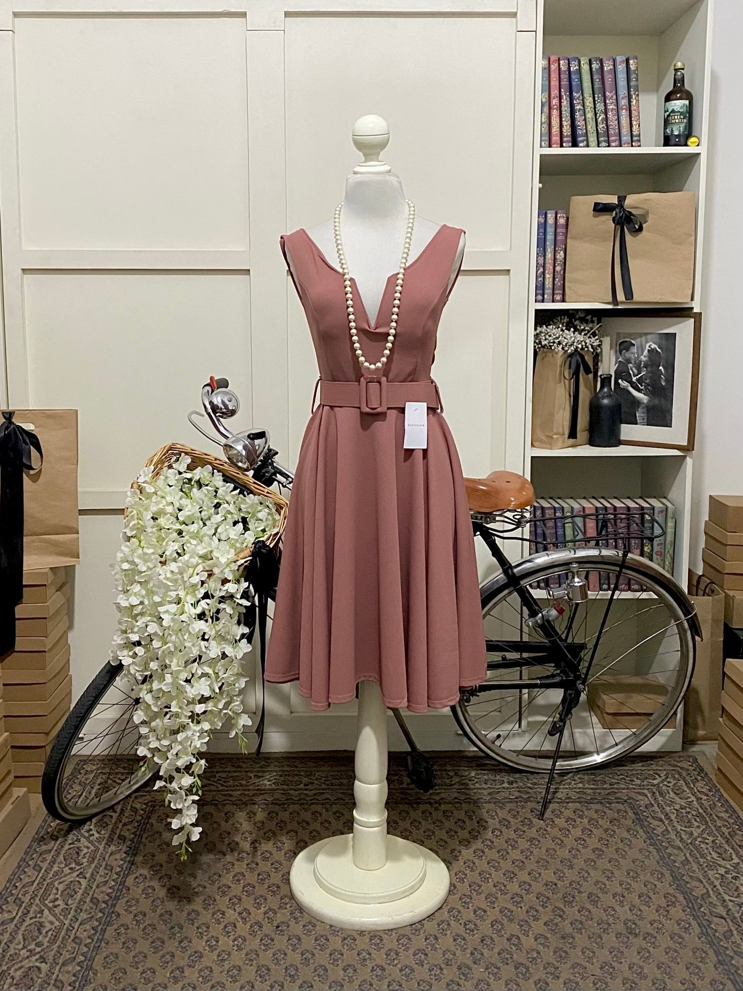 Julissa, vestido corto línea A rosa vieja tirantes