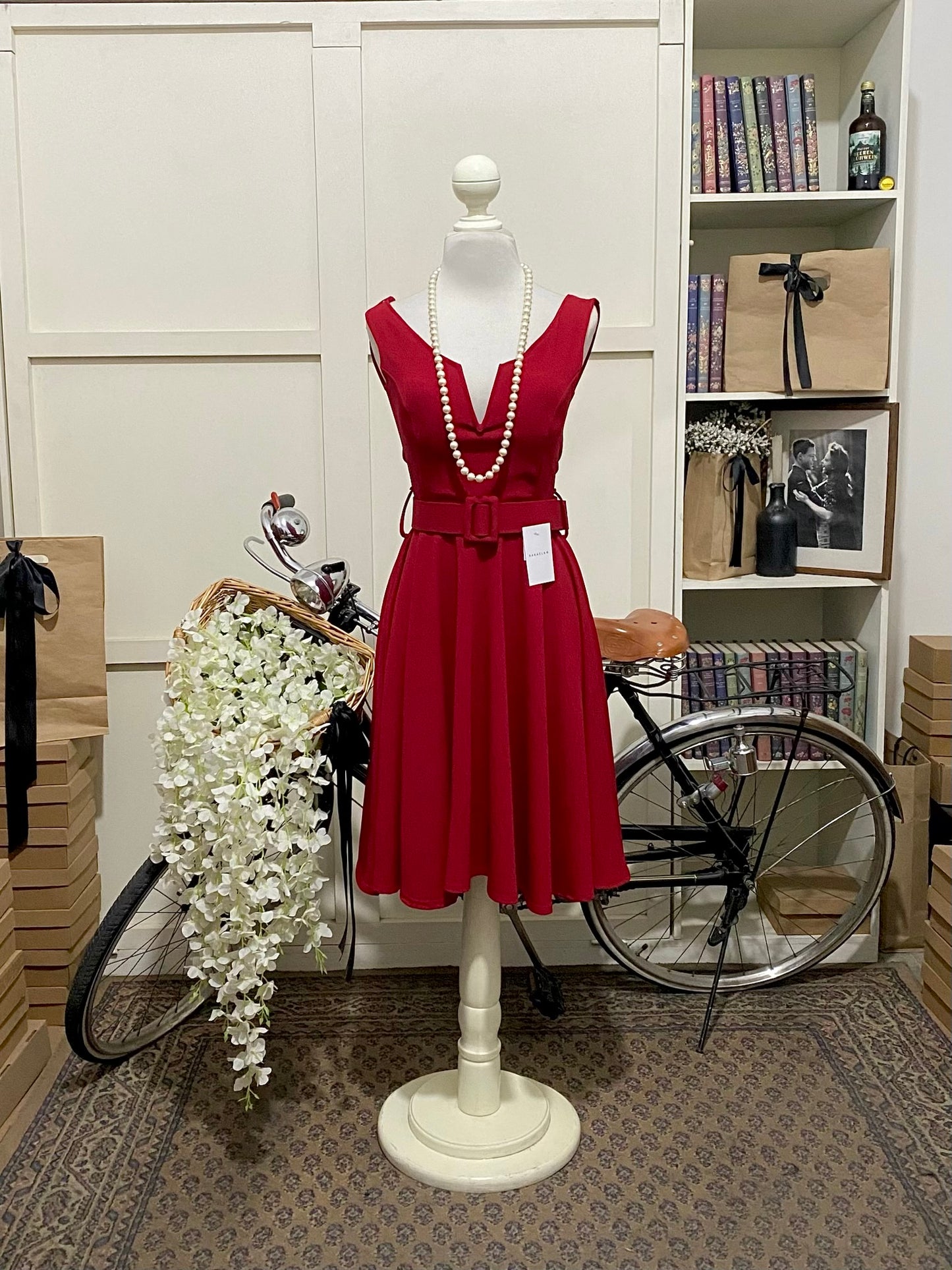 Julissa, vestido corto línea A rojo tirantes