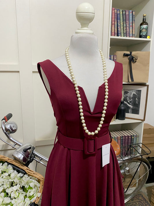 Julissa, vestido corto línea A tinto o burdeos real tirantes