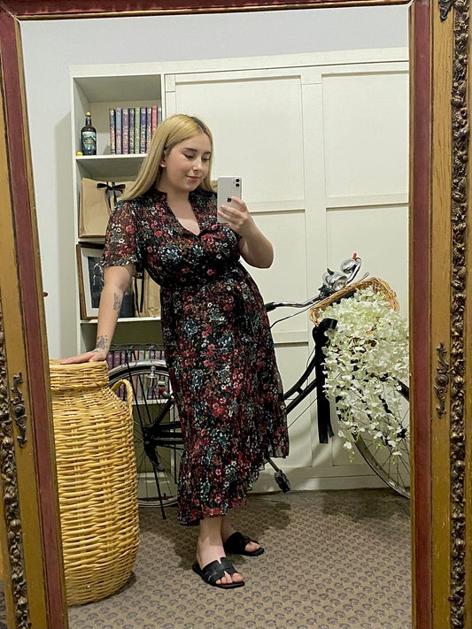 Giorgia, vestido midi línea A negro flores manga corta
