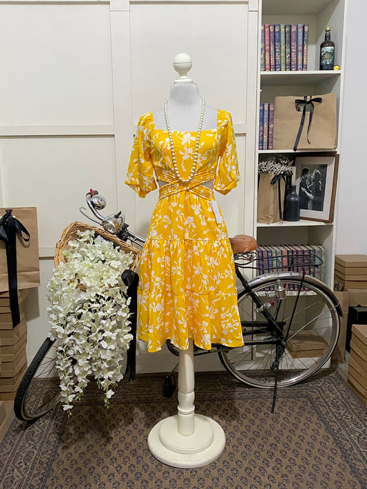 Lilian, vestido midi línea A amarillo flores manga corta