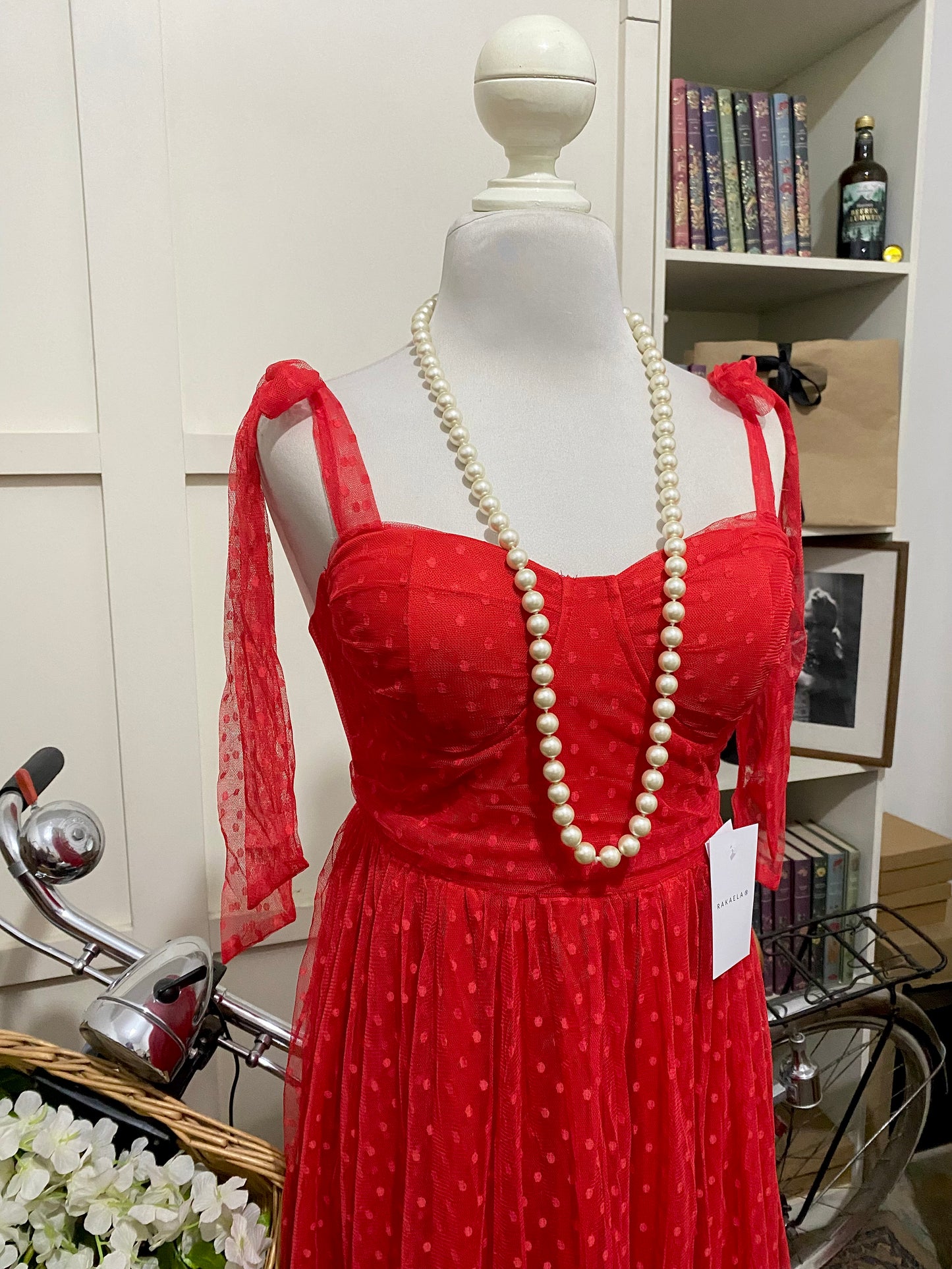 Regina, vestido midi línea A rojo tirantes