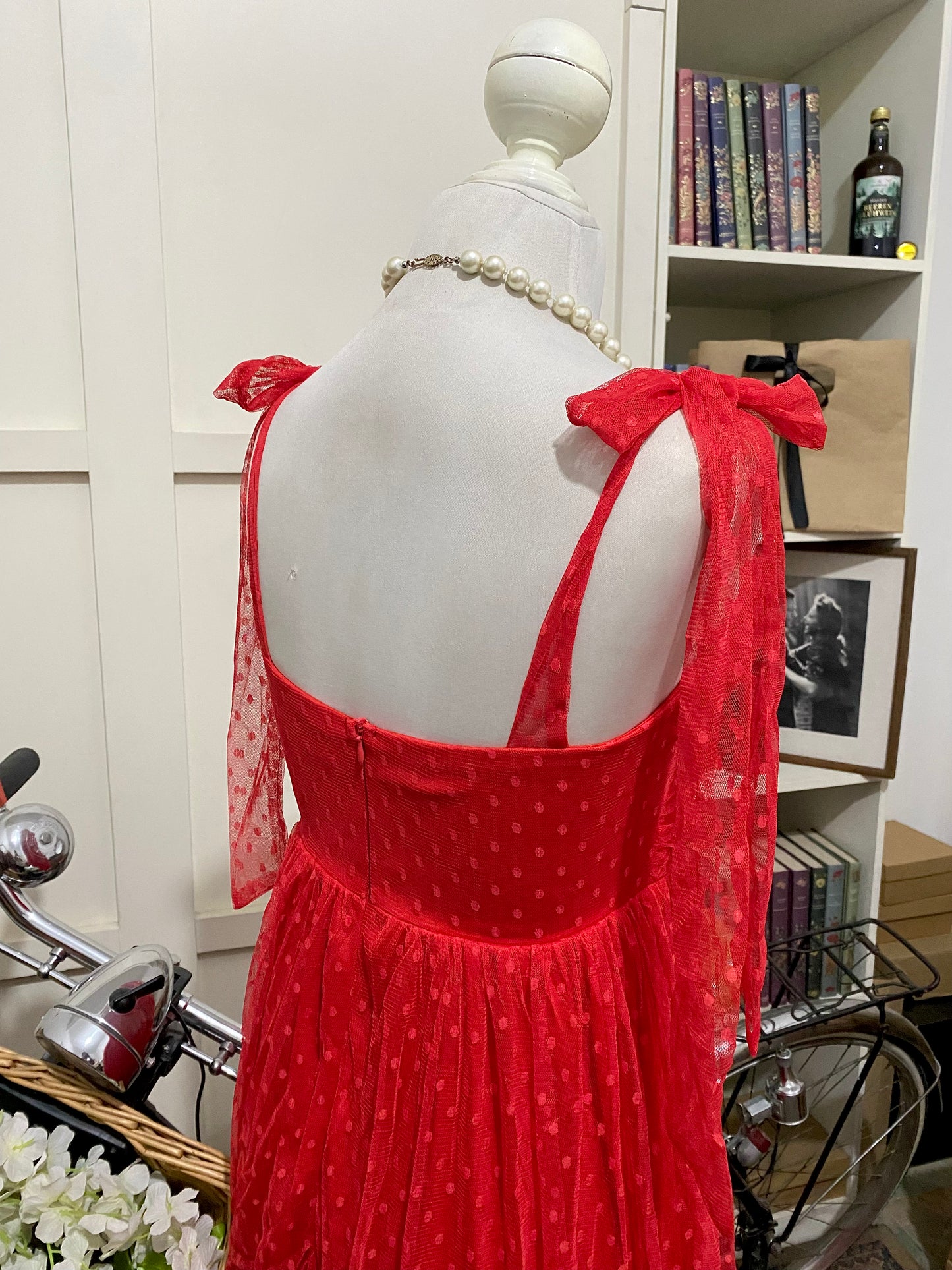 Regina, vestido midi línea A rojo tirantes