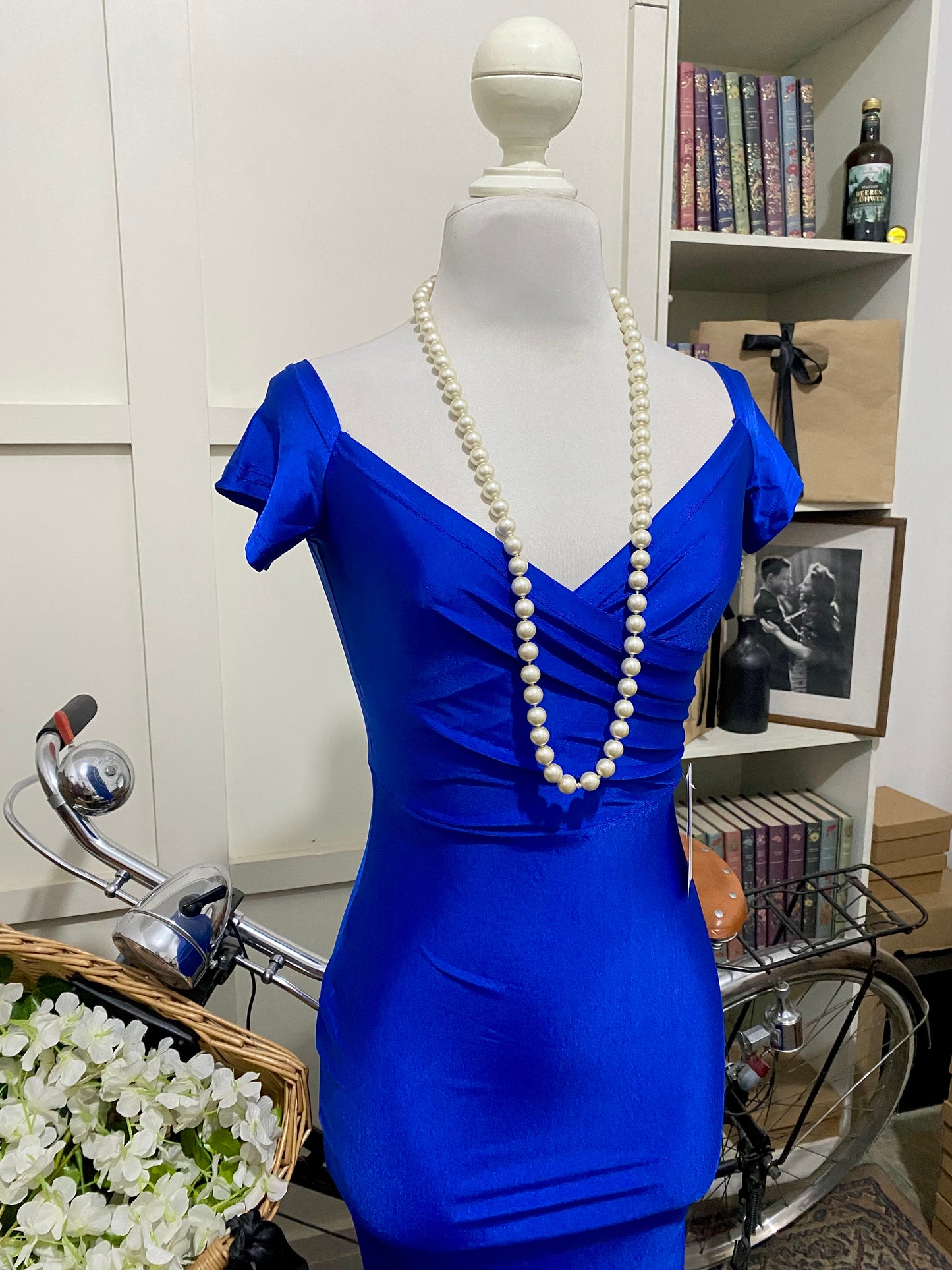 Camila, vestido largo ajustado azul rey o real manga corta