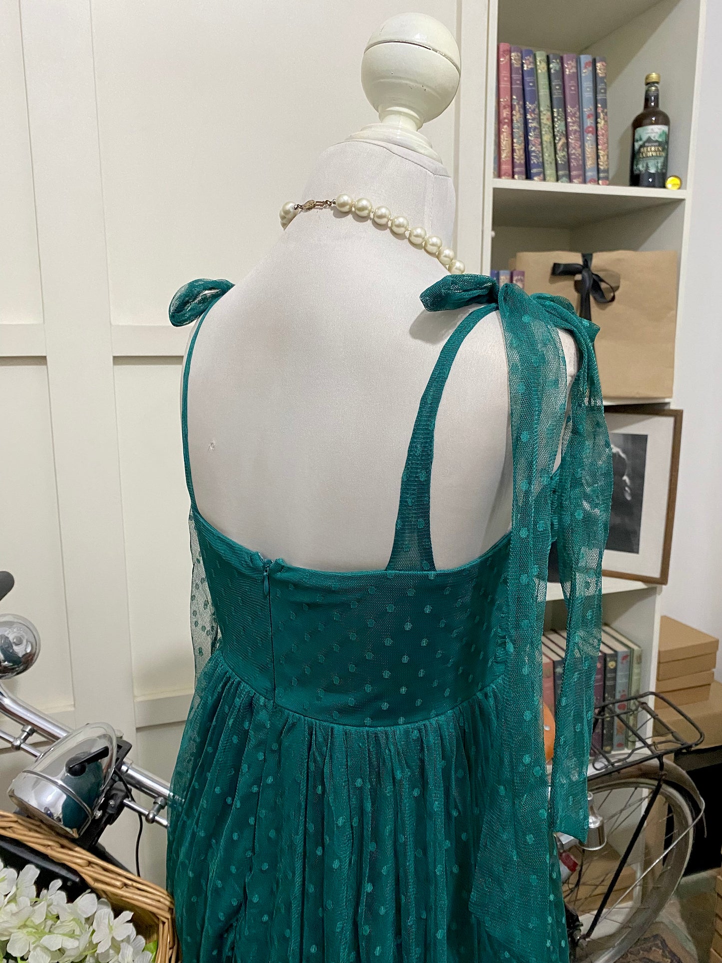Regina, vestido midi línea A verde oscuro tirantes