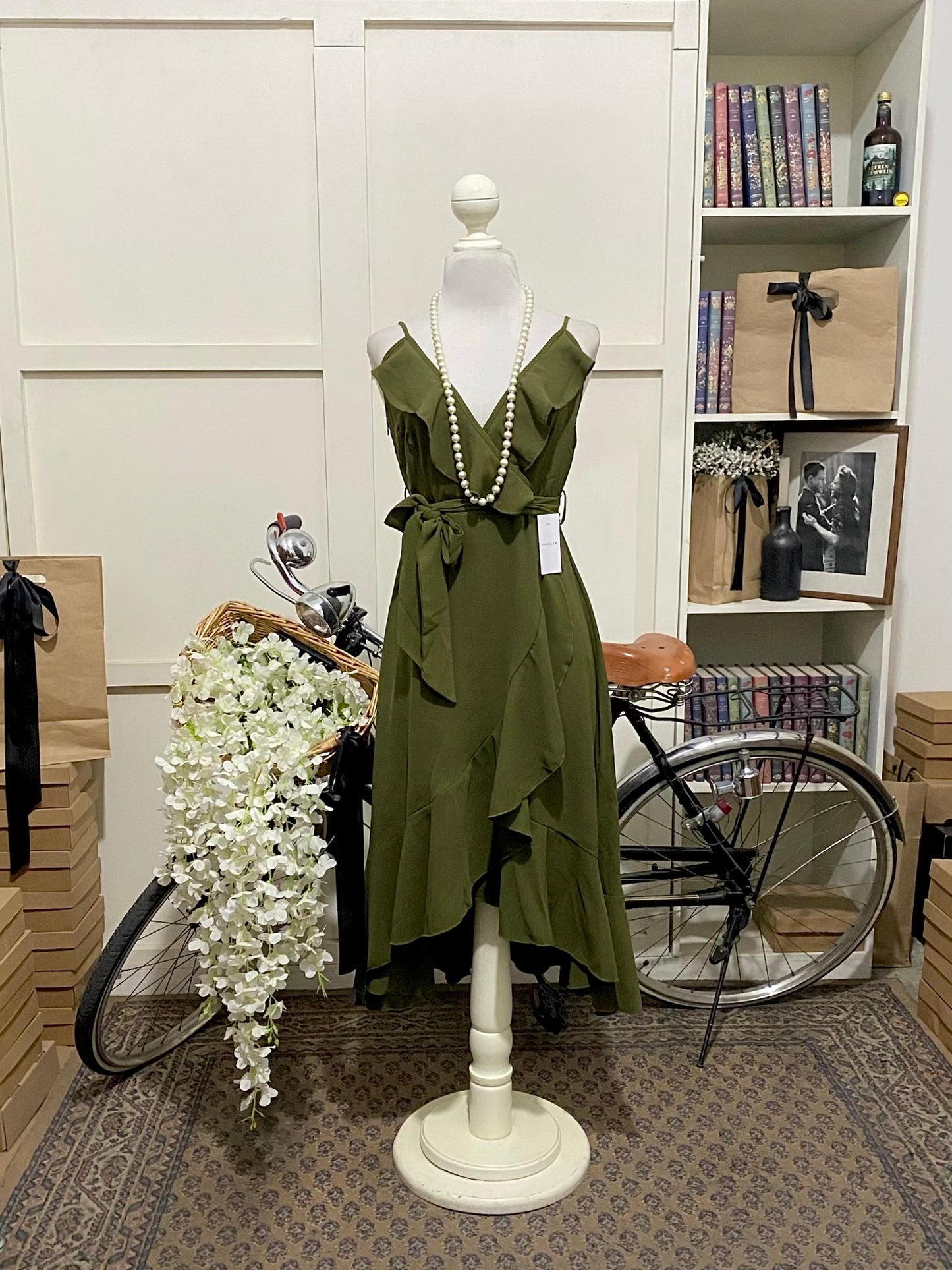 Leticia, vestido midi línea A verde militar tirantes