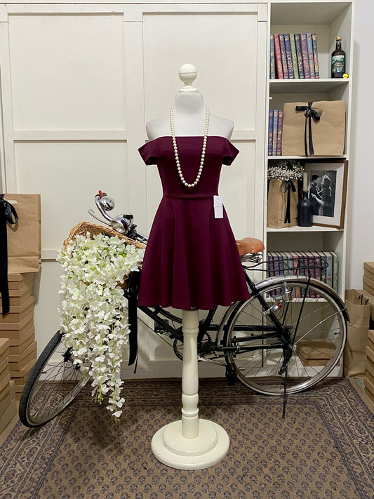 Vestido corto línea A burdeos o tinto hombros descubiertos, Brenda
