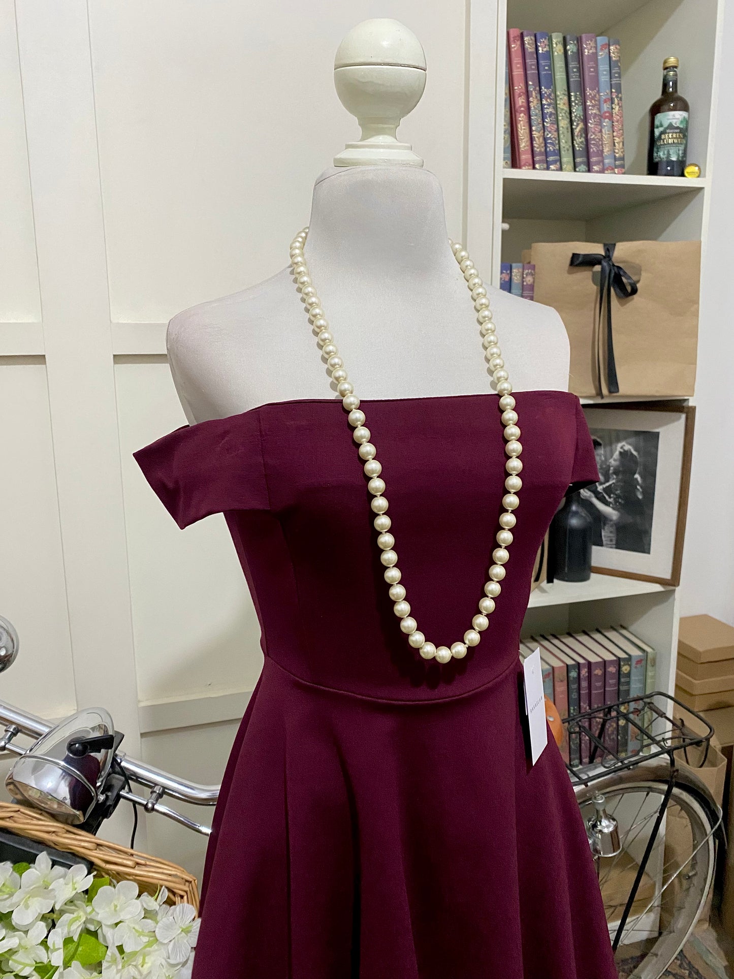 Vestido corto línea A burdeos o tinto hombros descubiertos, Brenda