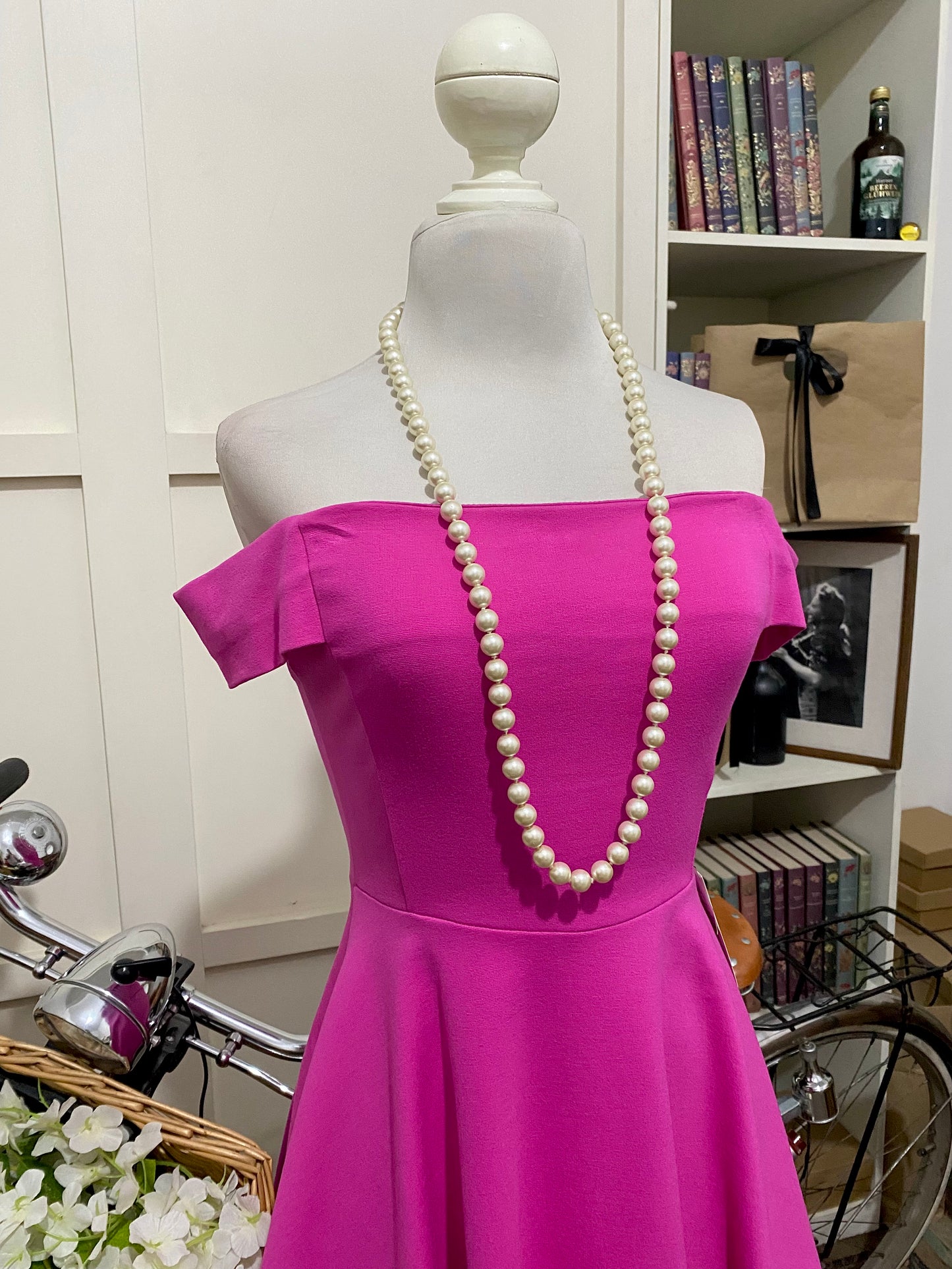 Vestido corto línea A fucsia hombros descubiertos, Betty