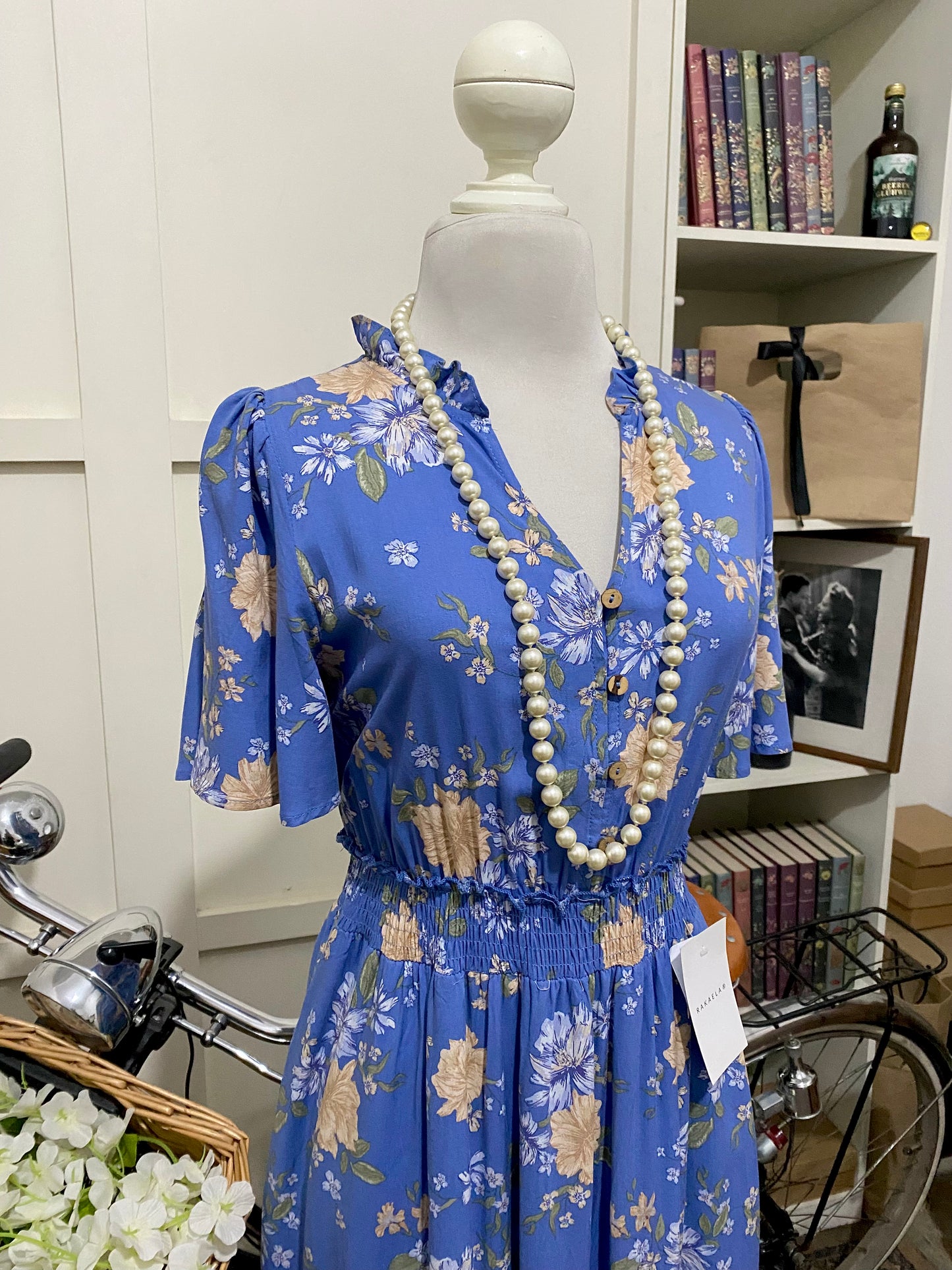 Vestido midi línea A azul flores manga corta