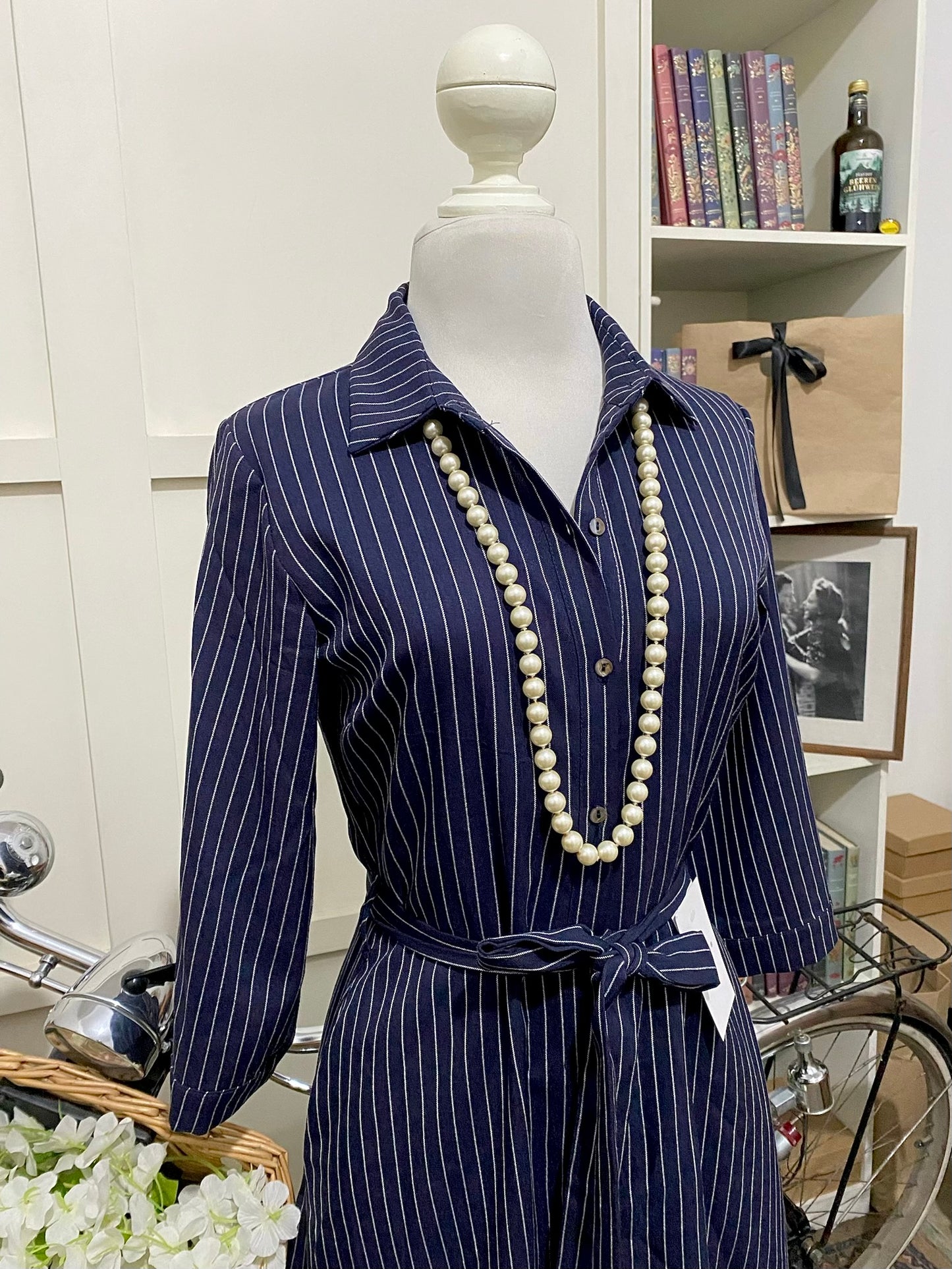 Vestido midi línea A azul marino líneas manga semi larga