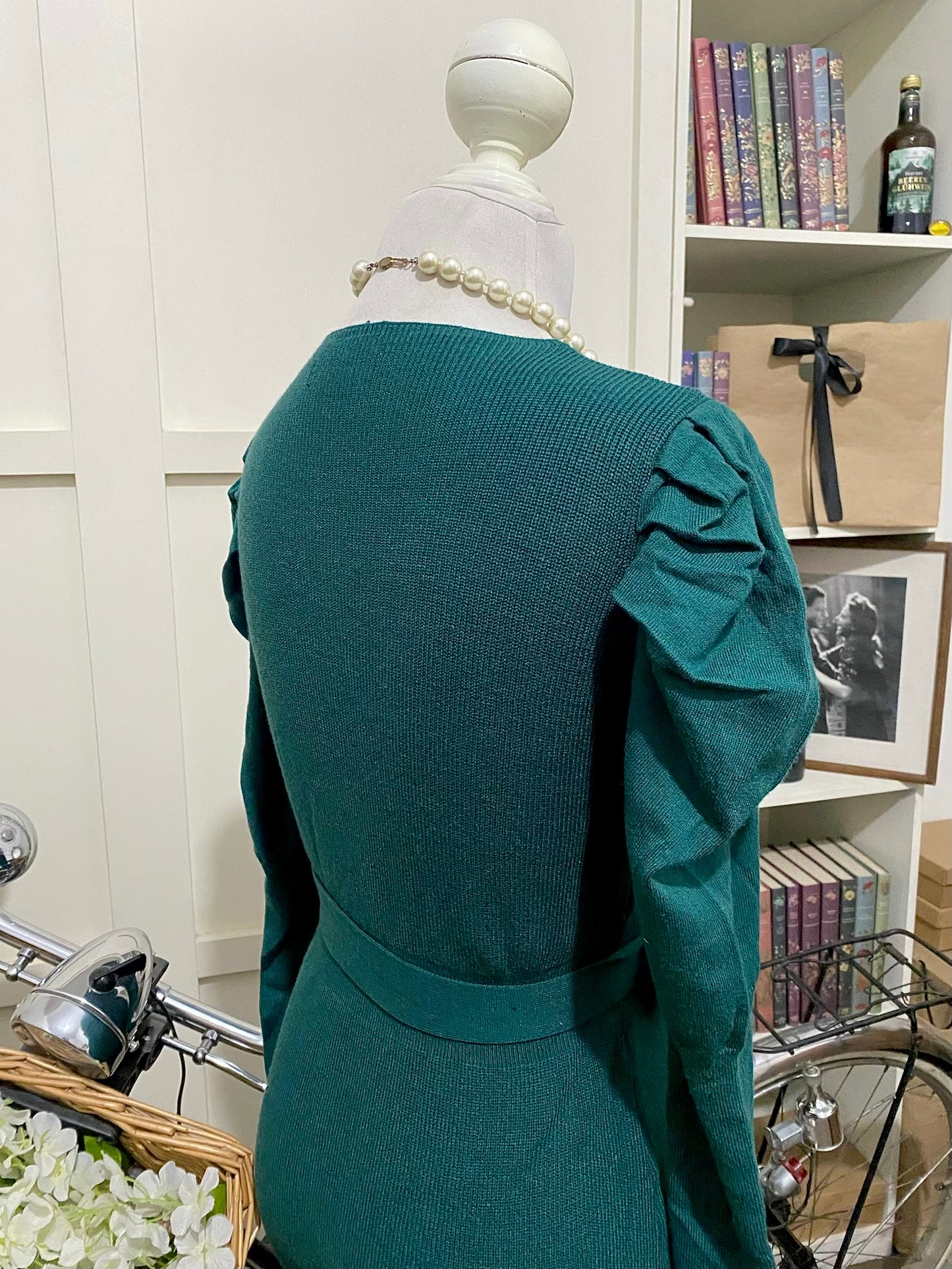 Vestido corto ajustado verde oscuro manga larga