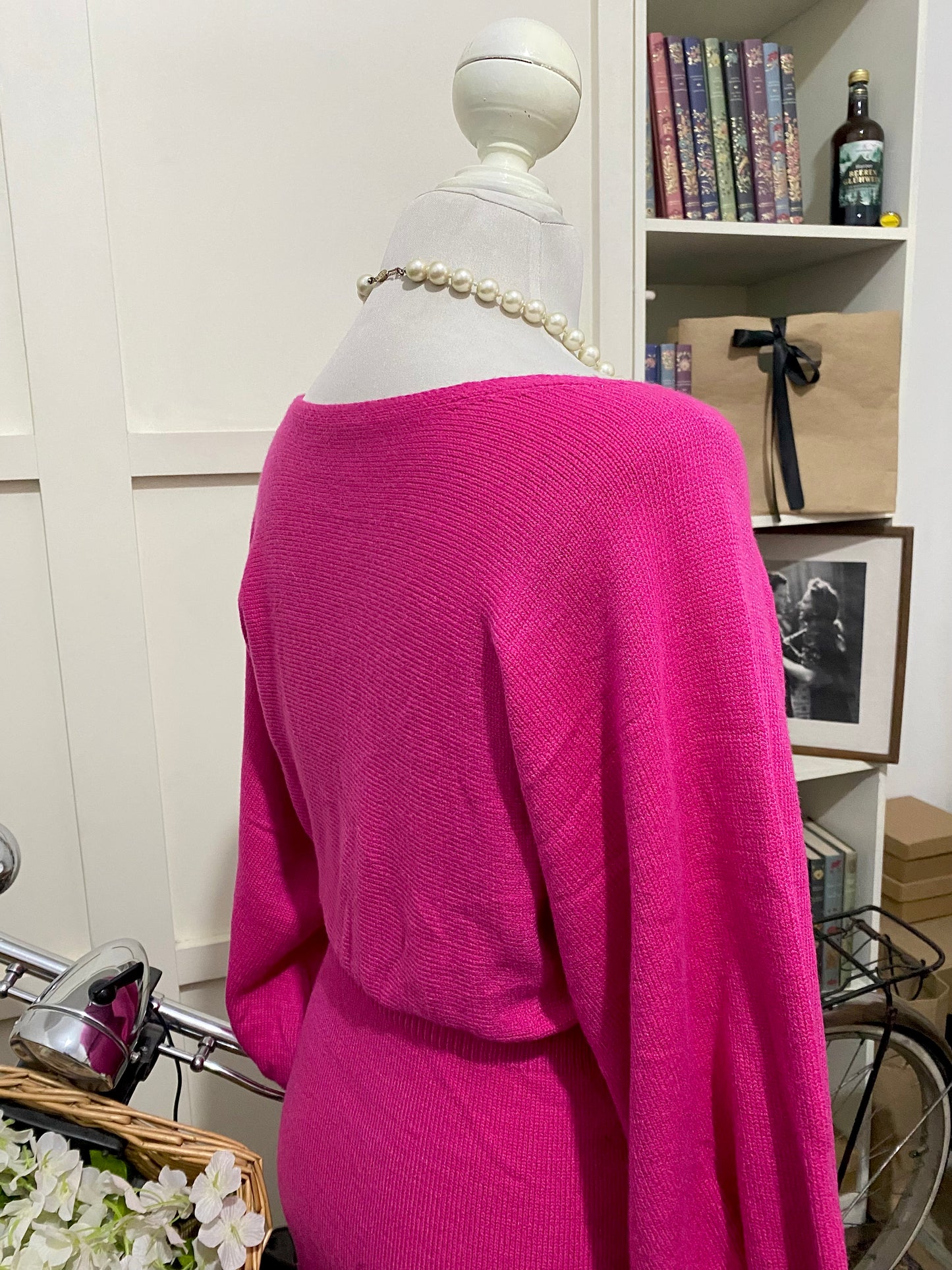 Vestido midi ajustado fucsia manga larga