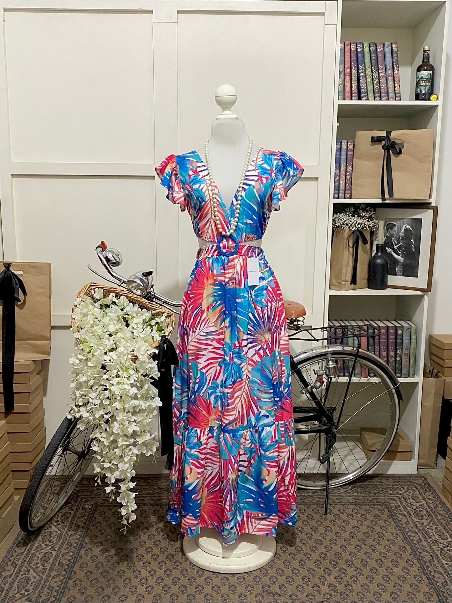 Dania, vestido largo línea A azul estampado sin manga