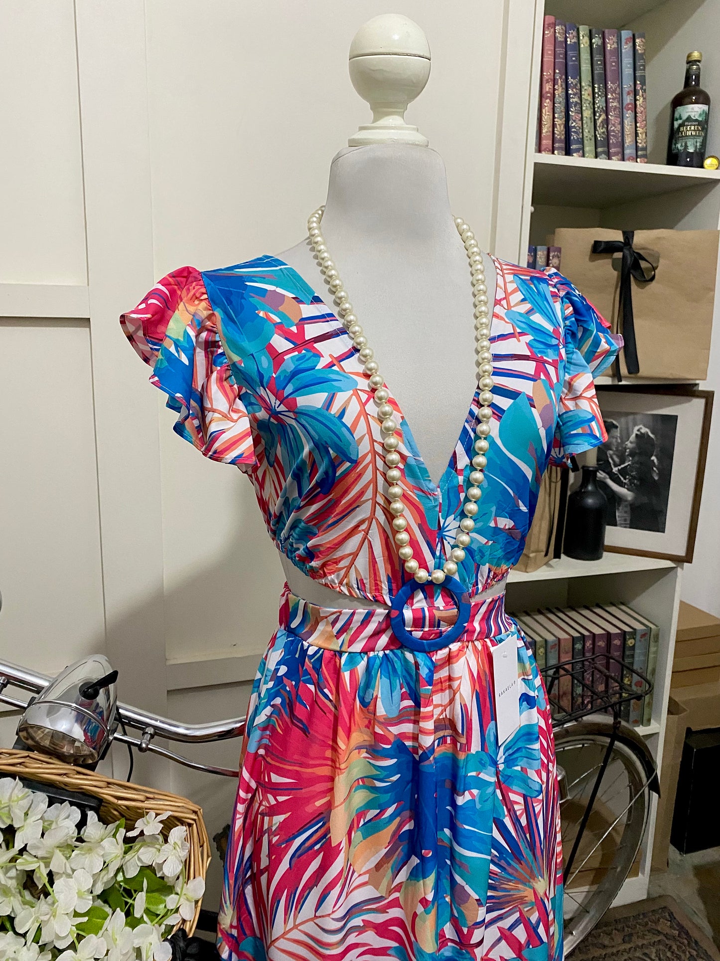 Dania, vestido largo línea A azul estampado sin manga