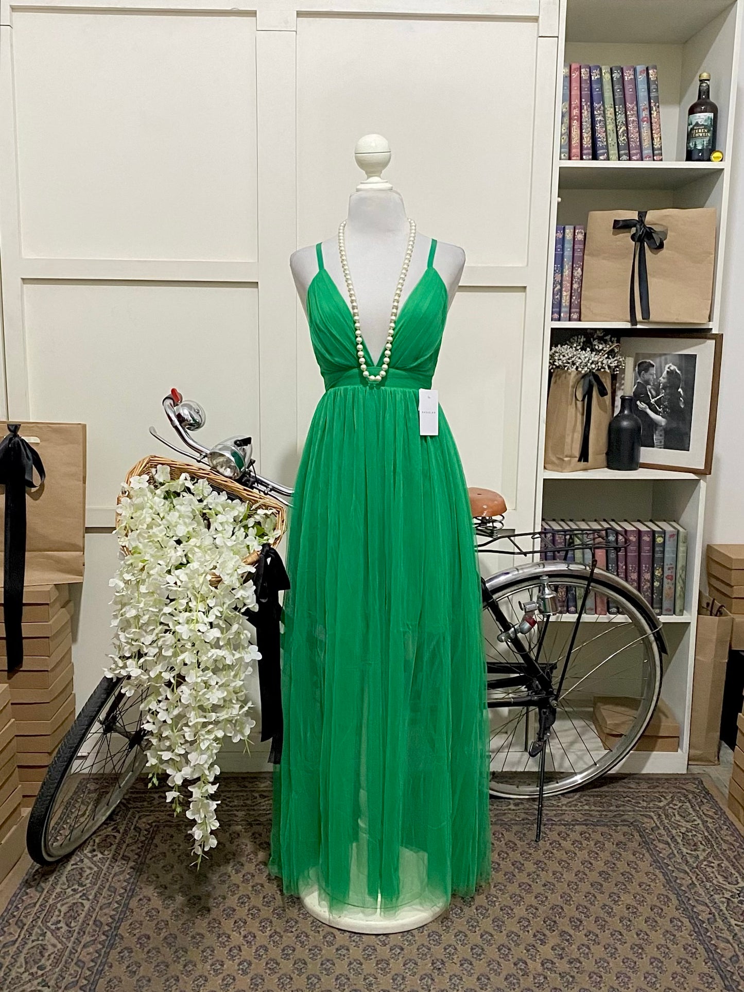 Edith, vestido largo línea A verde tirantes