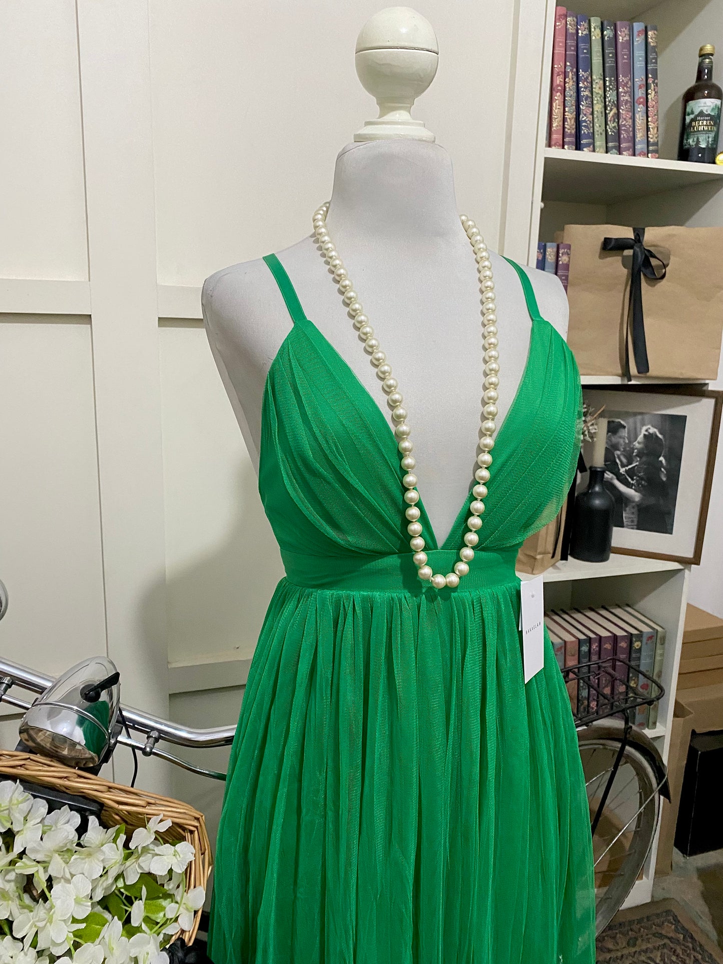 Edith, vestido largo línea A verde tirantes