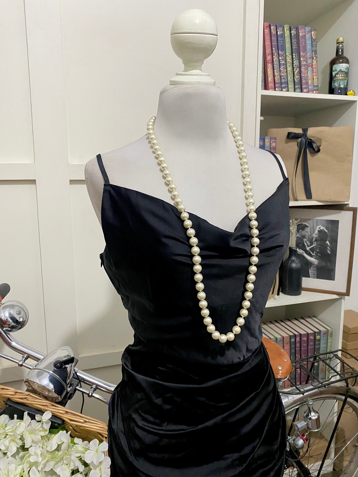Vestido midi ajustado negro tirantes