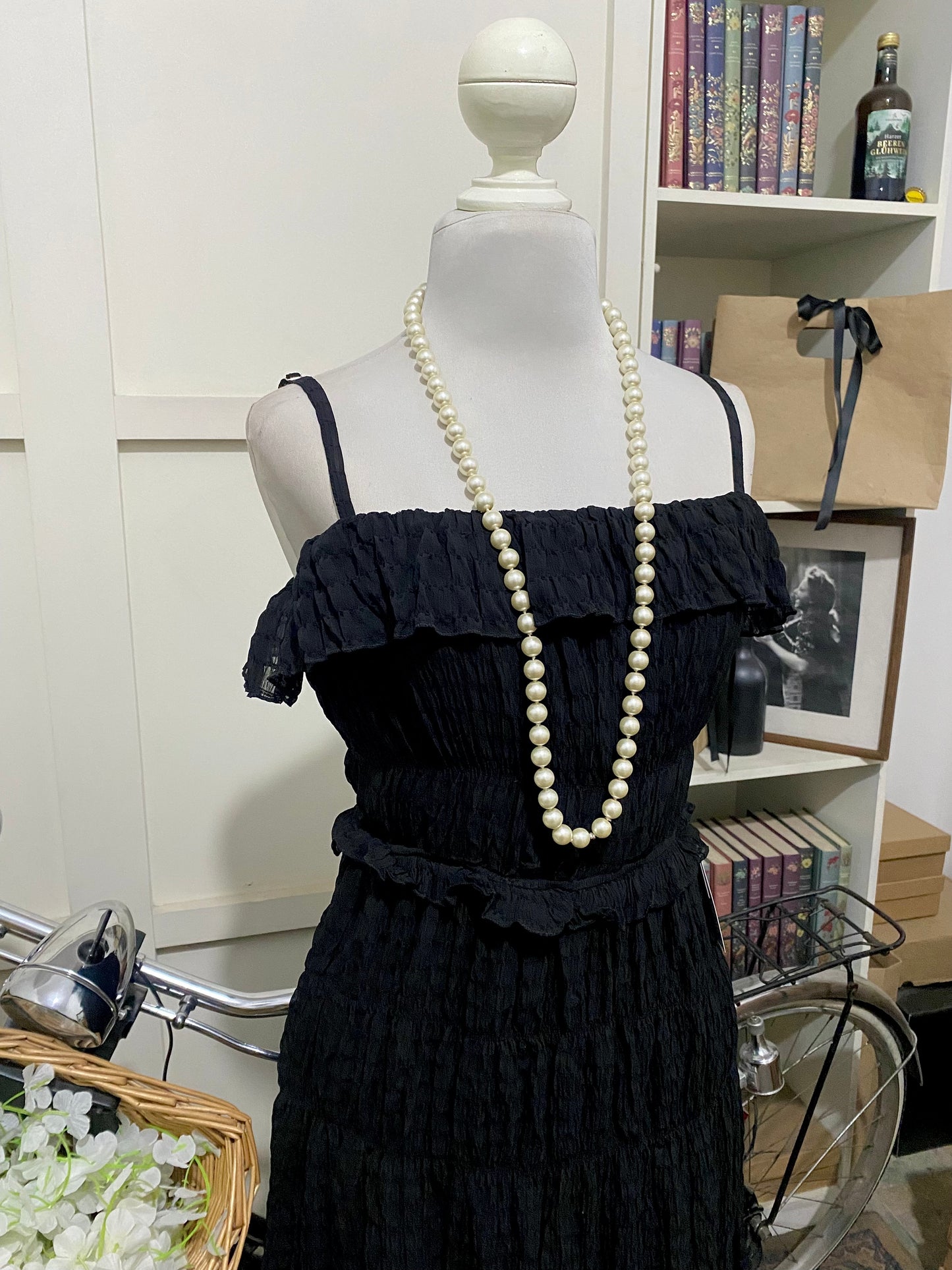 Gesa, vestido midi línea A negro tirantes