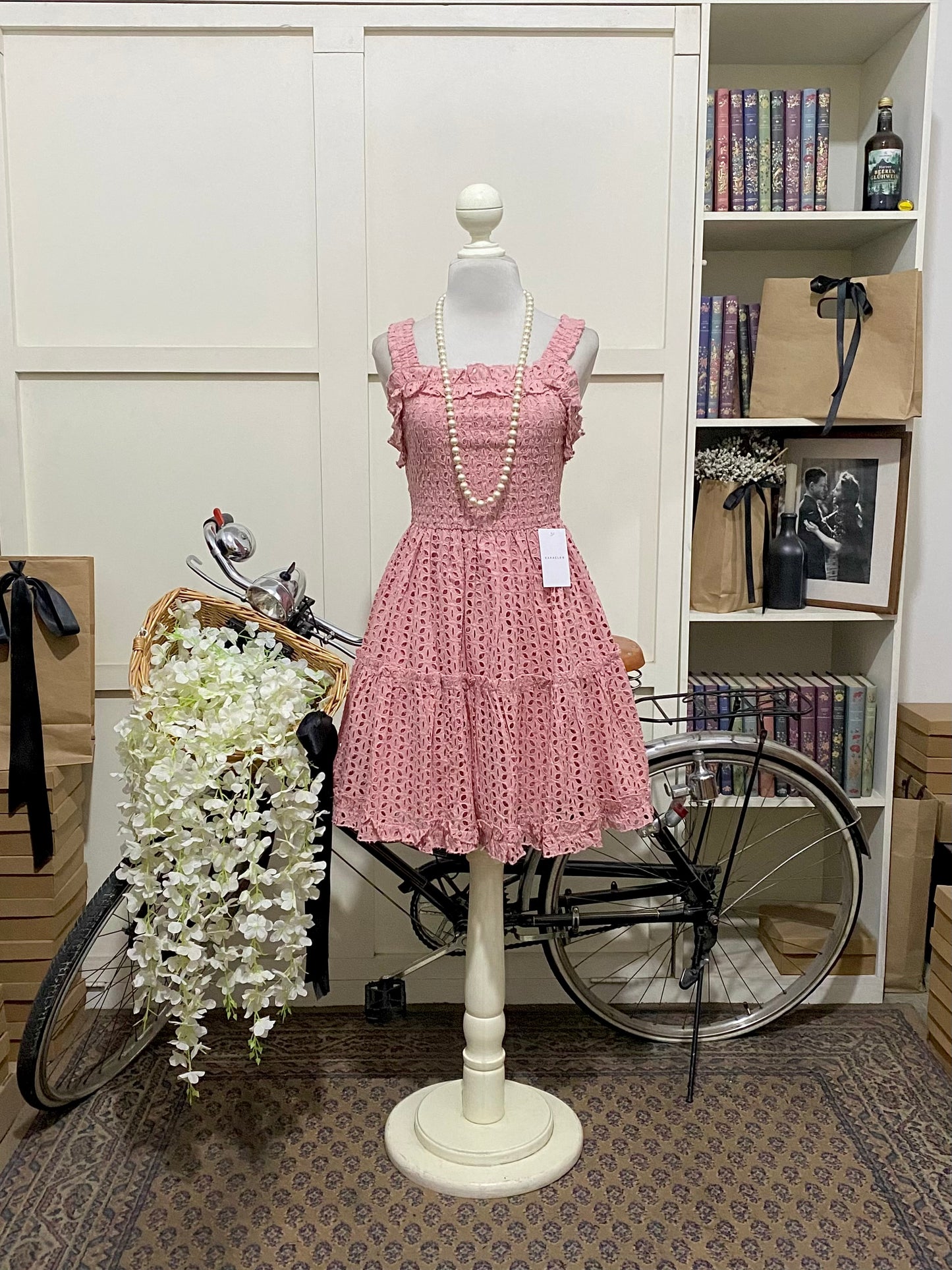 Becky, vestido corto línea A rosa tirantes