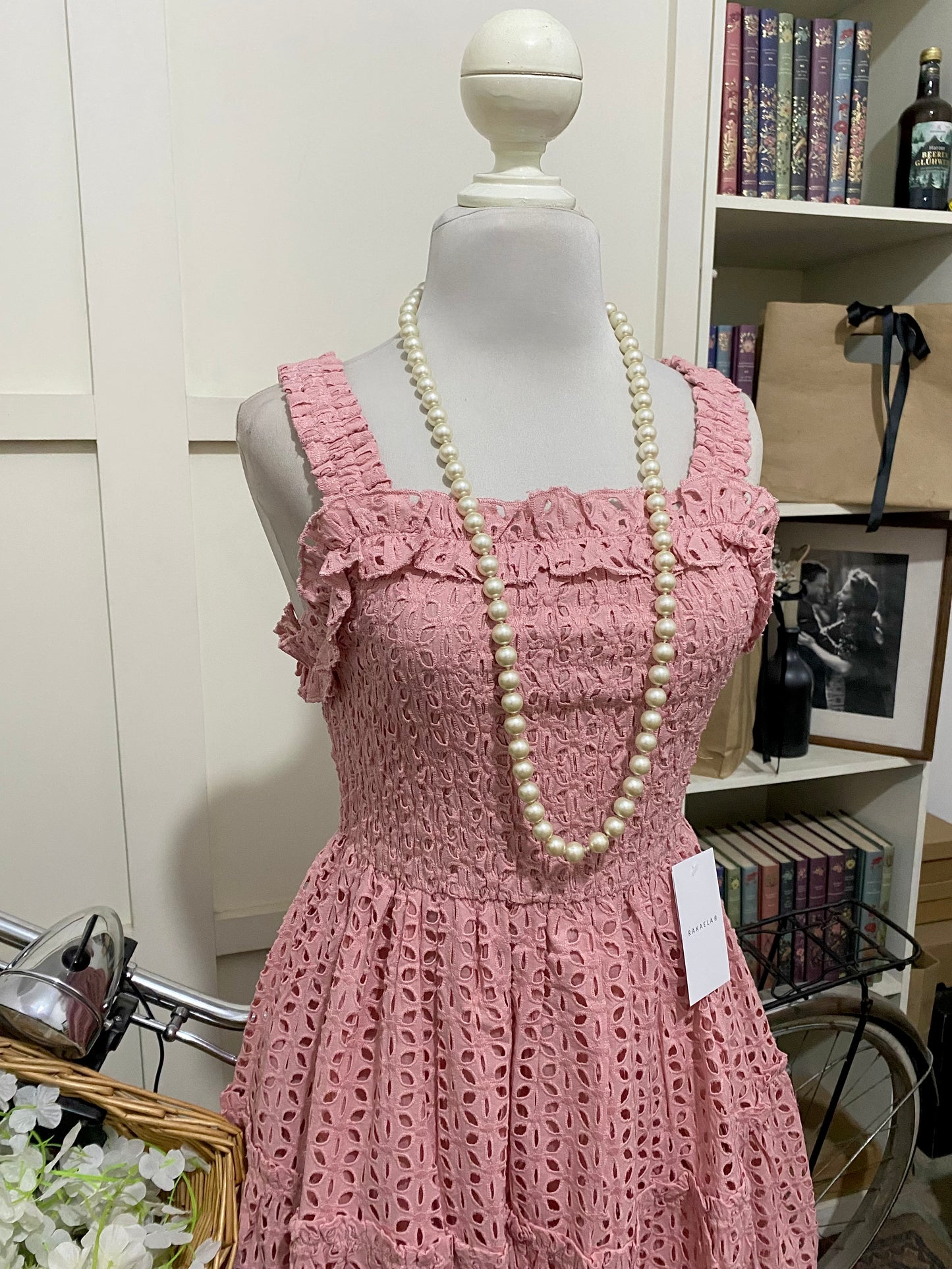 Becky, vestido corto línea A rosa tirantes