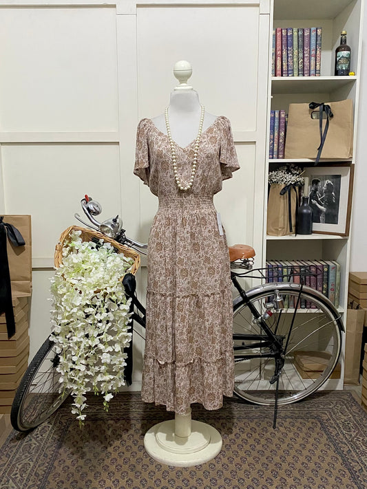 Mencía, vestido midi línea A café estampado manga corta