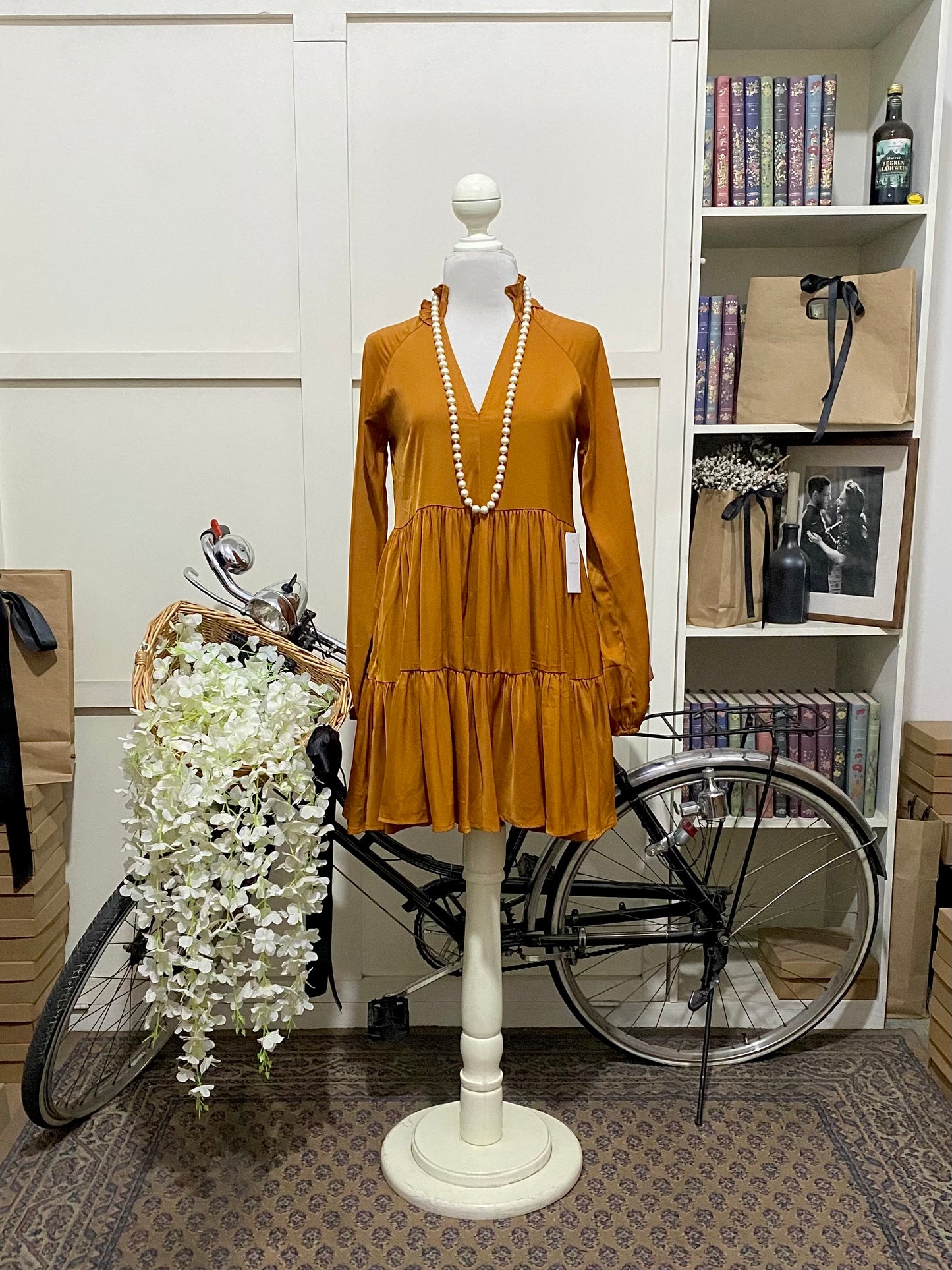 Luján, vestido corto línea A marrón manga larga