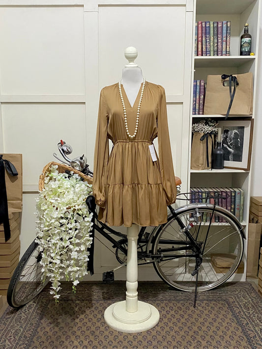 Inmaculada, vestido corto línea A marrón manga larga