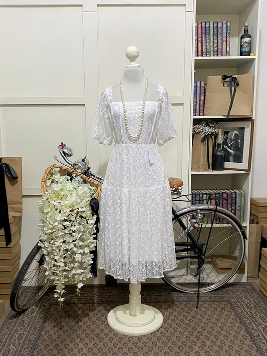 Érica, vestido midi línea A blanco manga corta