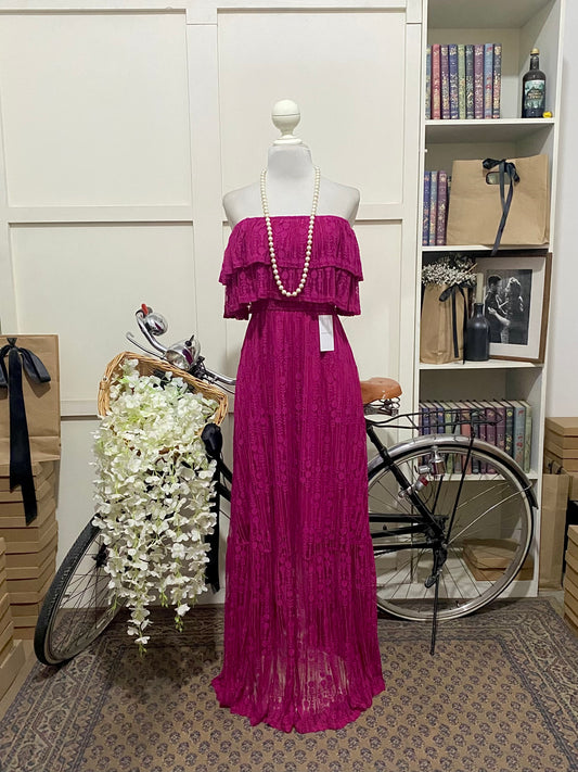Aura, vestido largo línea A fucsia hombros descubiertos
