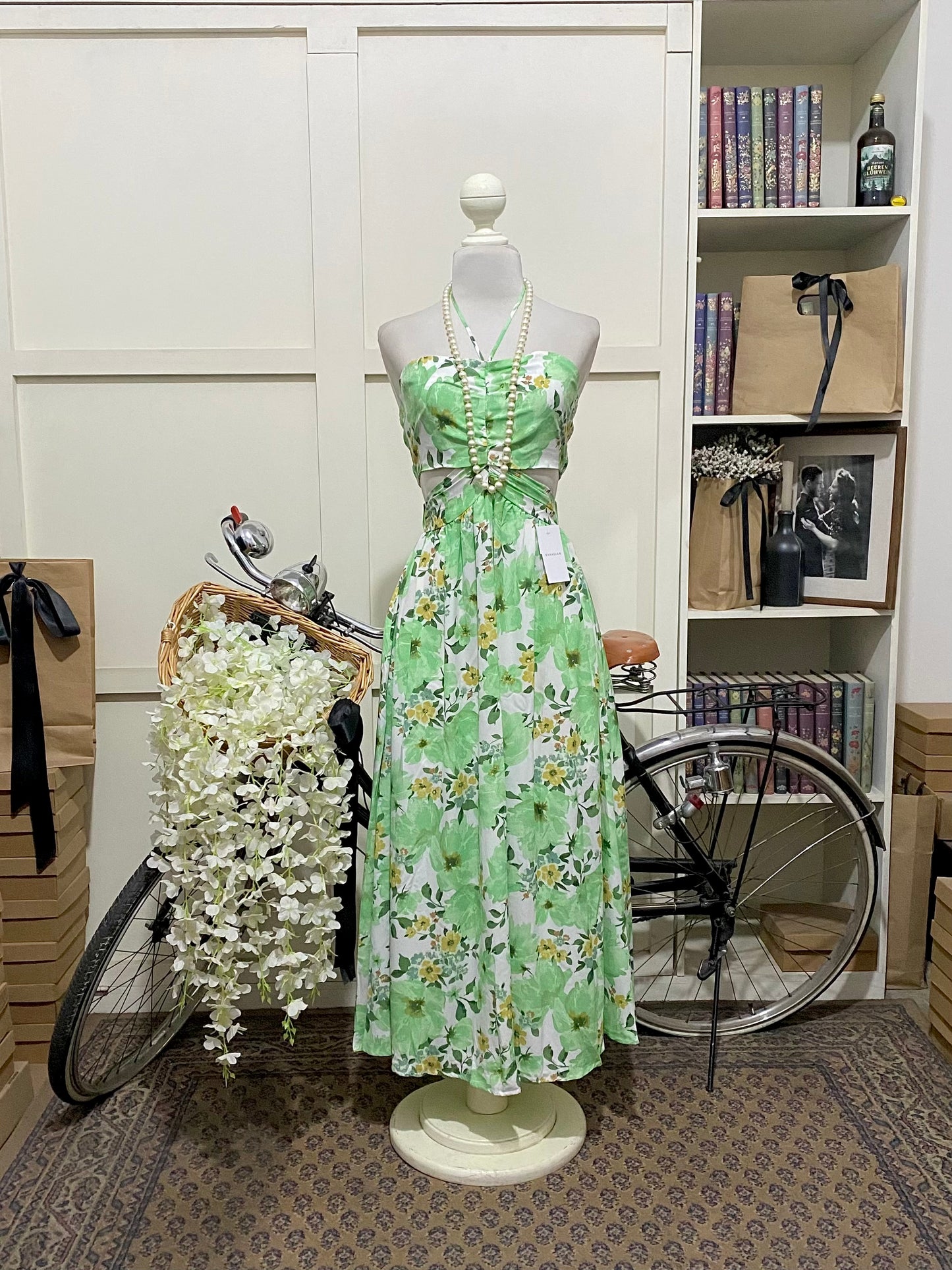 Zuzana, vestido midi línea A verde flores amarre