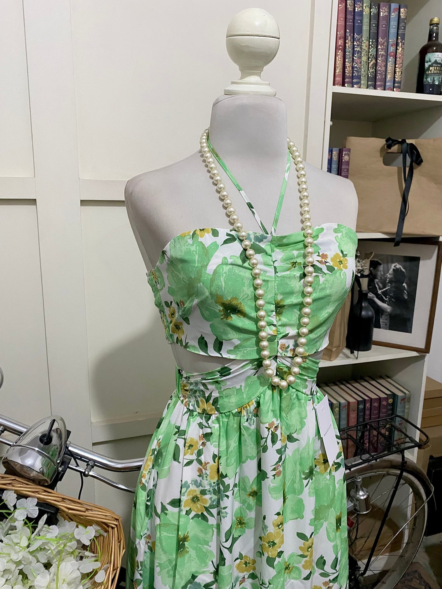 Zuzana, vestido midi línea A verde flores amarre