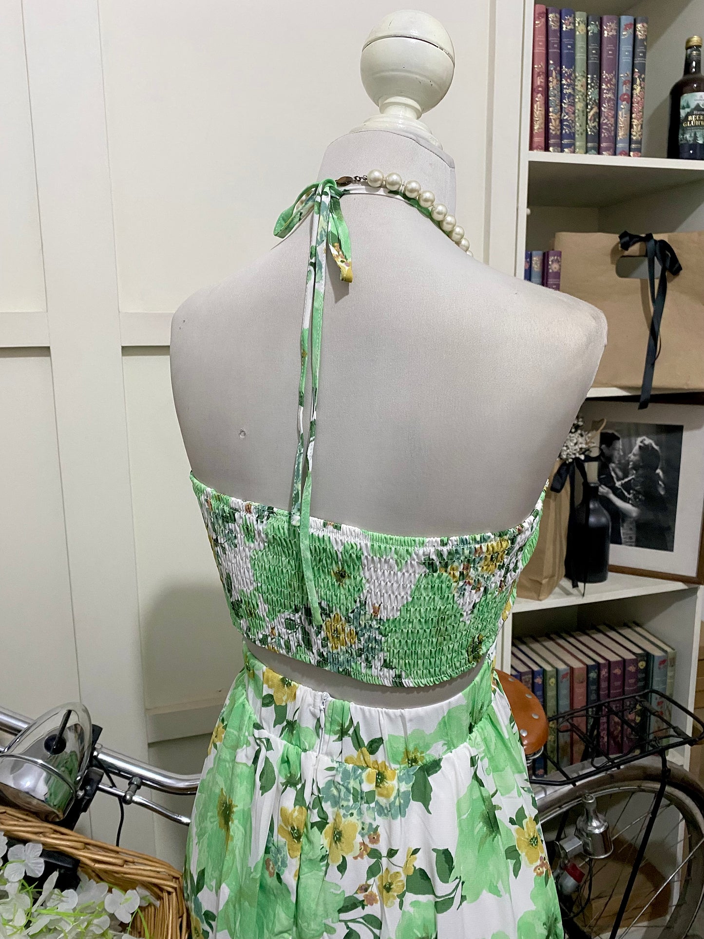 Zuzana, vestido midi línea A verde flores amarre