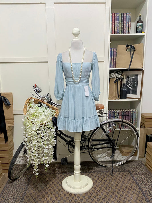Leonie, vestido corto línea A azul manga semi larga