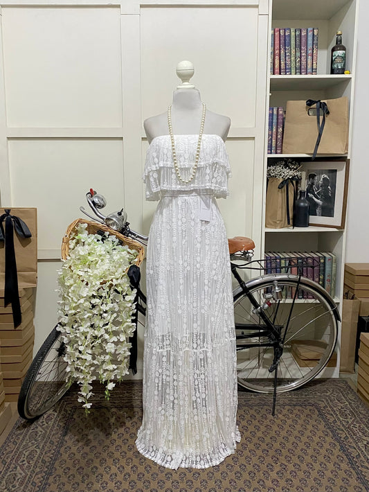 Aura, vestido largo línea A blanco hombros descubiertos