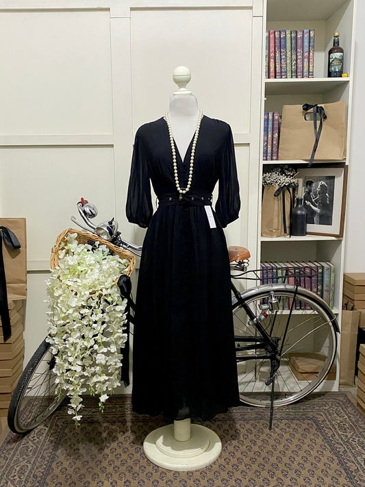 Olaya, vestido midi línea A negro manga semi larga