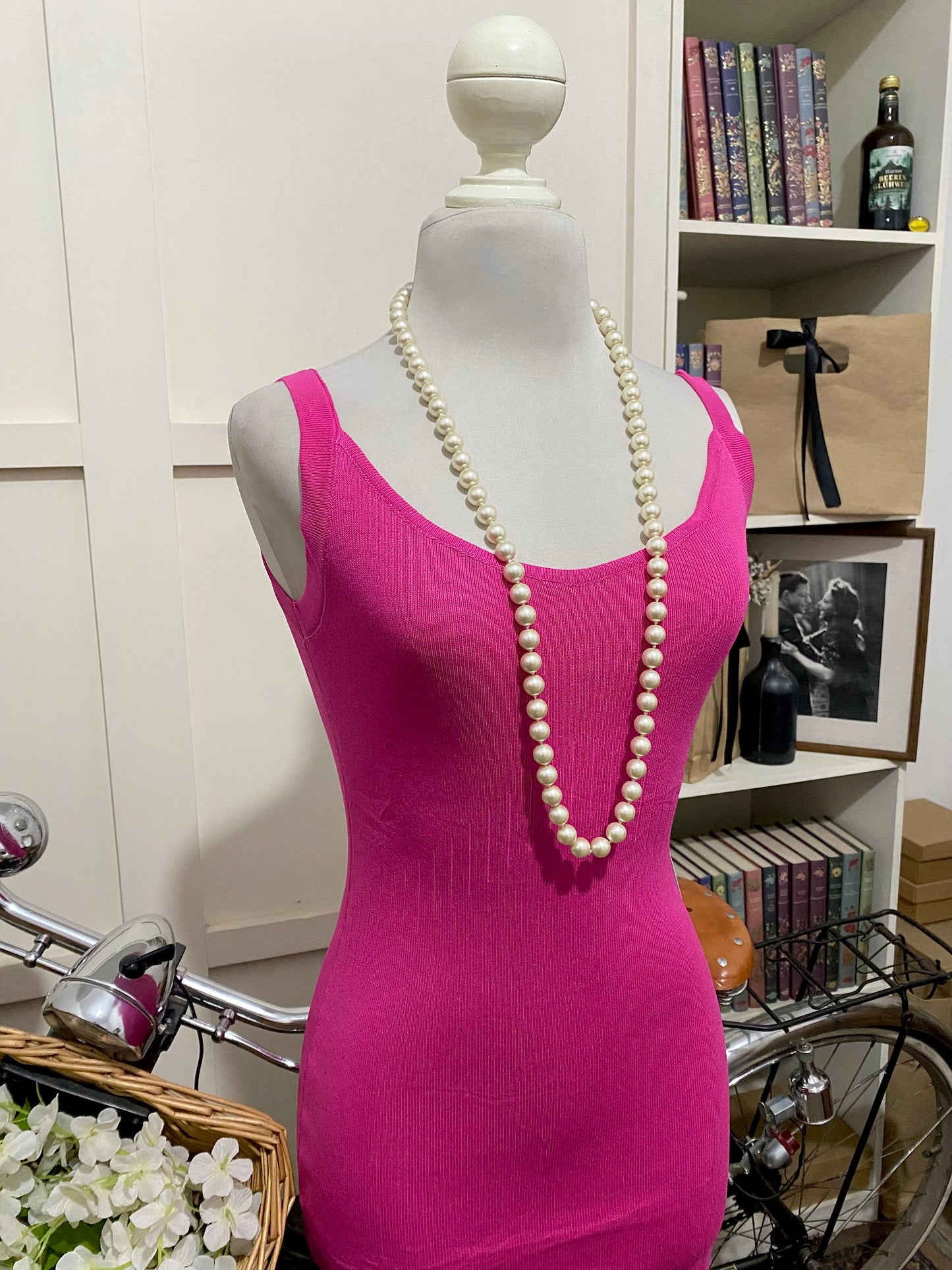 Vestido corto ajustado fucsia tirantes