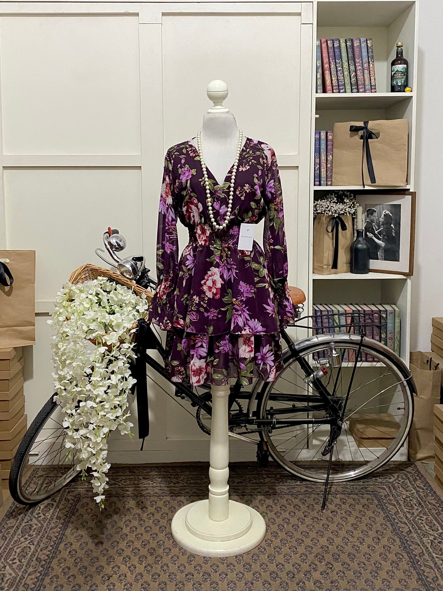 Vestido corto línea A morado flores manga larga