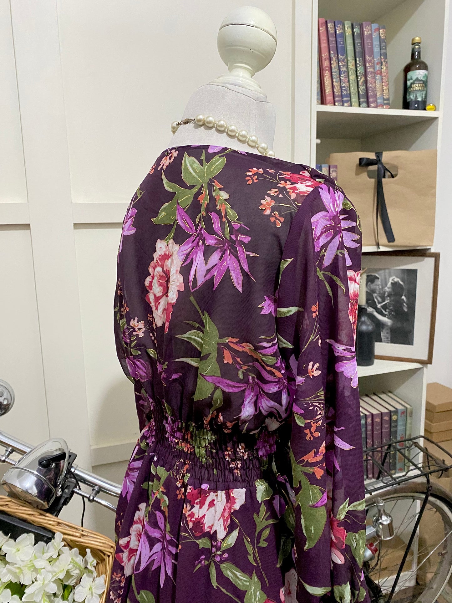Vestido corto línea A morado flores manga larga