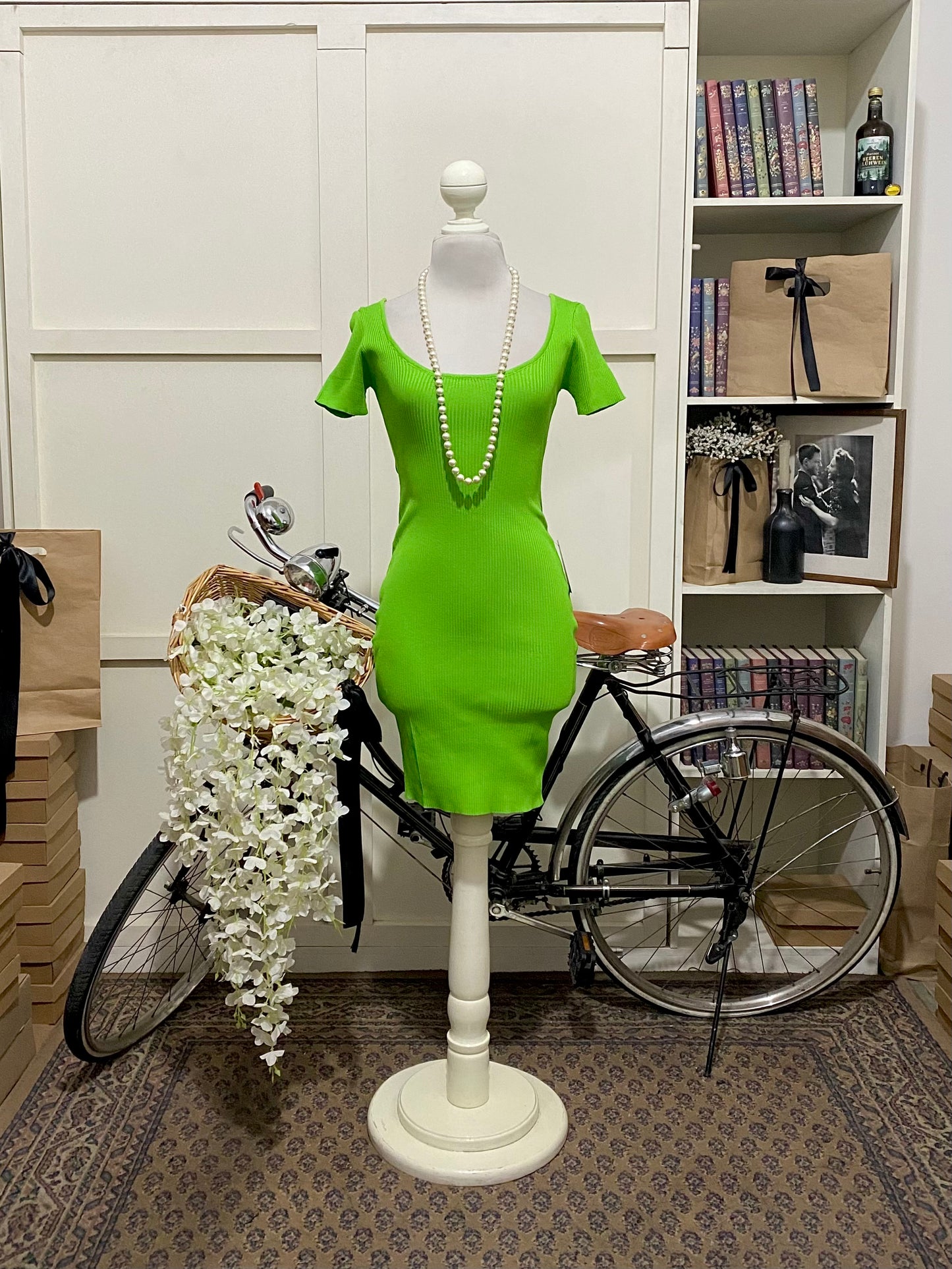 Vestido corto ajustado verde limón manga corta